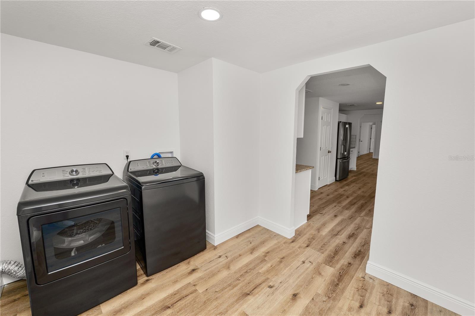 Image 52 of 74 For 370 Cameron Street