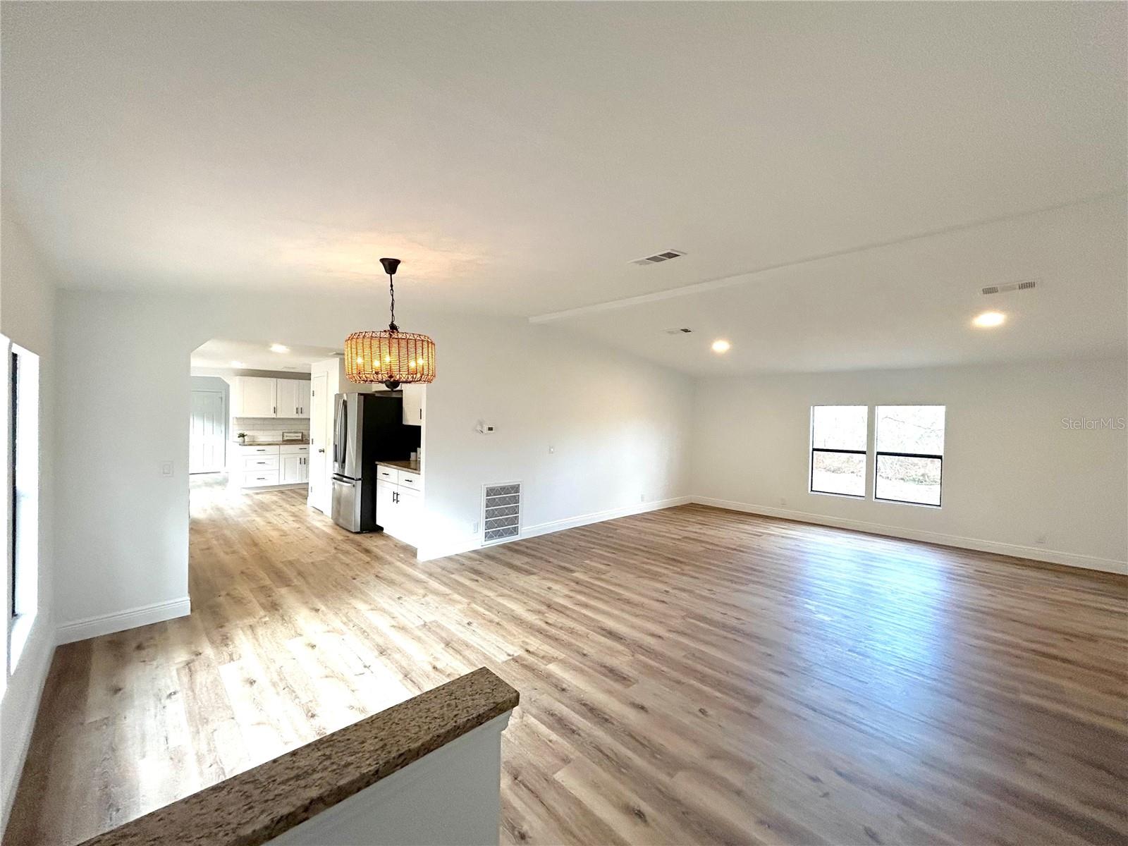 Image 9 of 74 For 370 Cameron Street