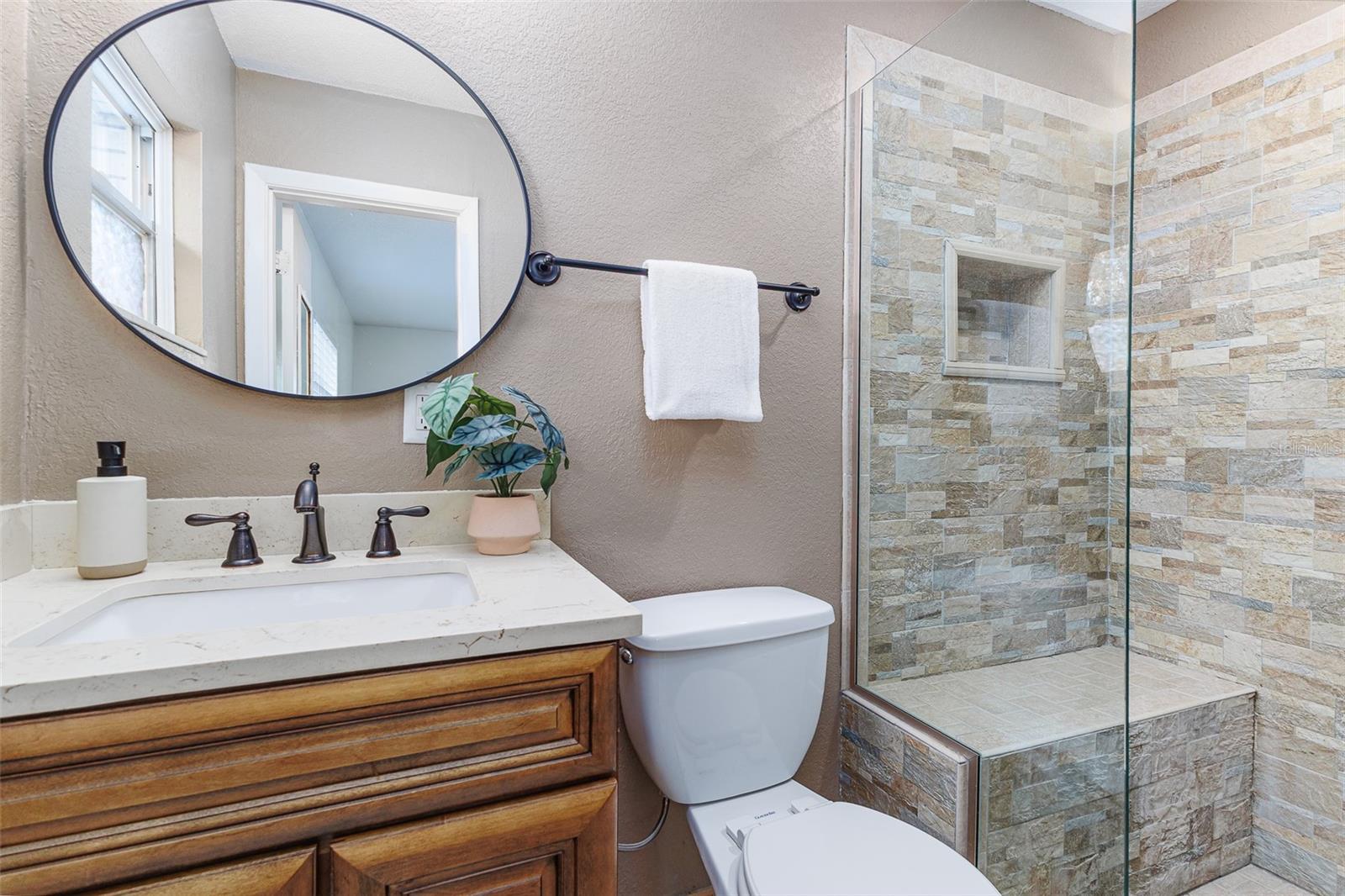 Image 35 of 46 For 2213 Pilaklakaha Avenue