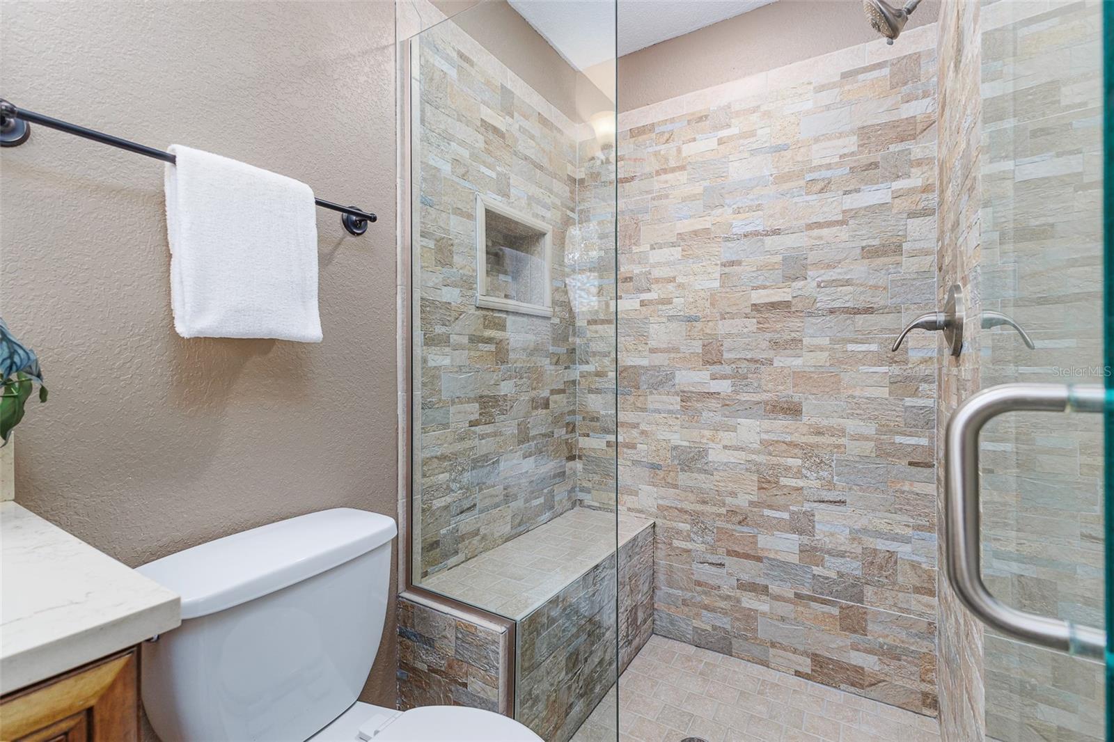 Image 36 of 46 For 2213 Pilaklakaha Avenue