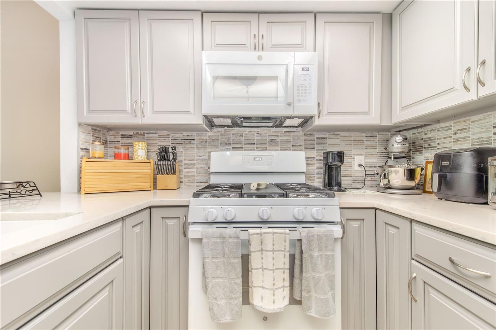 Image 15 of 35 For 389 San Jose Drive