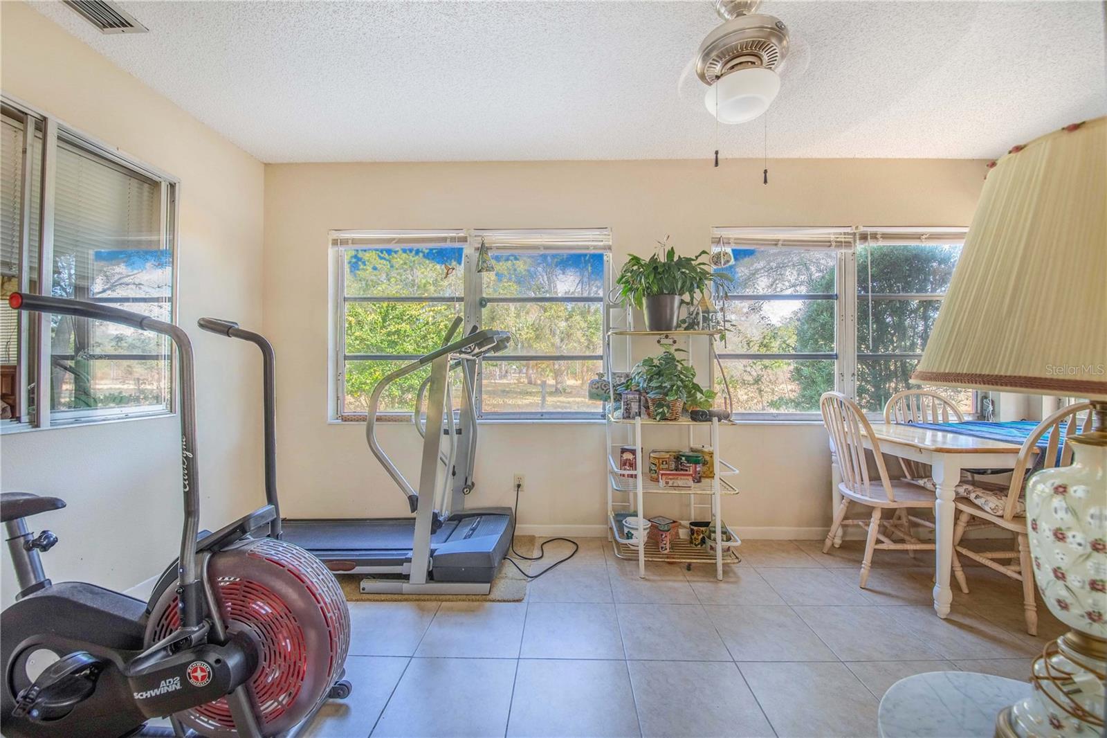 Image 18 of 35 For 389 San Jose Drive