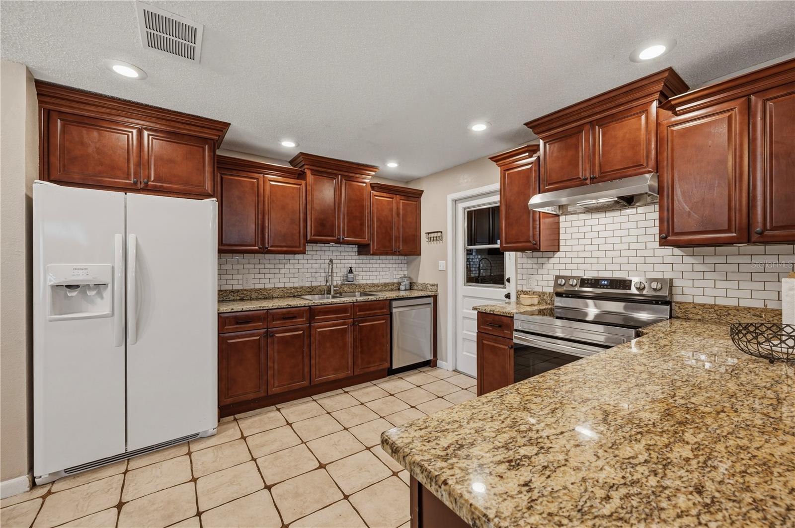 Image 10 of 50 For 513 Queens Loop N