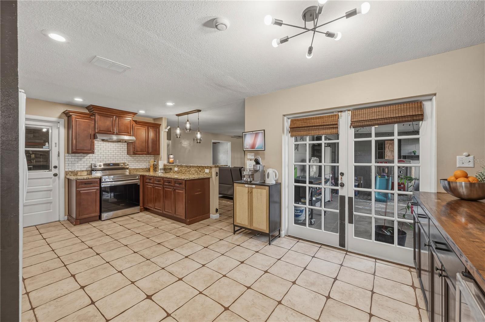 Image 12 of 50 For 513 Queens Loop N