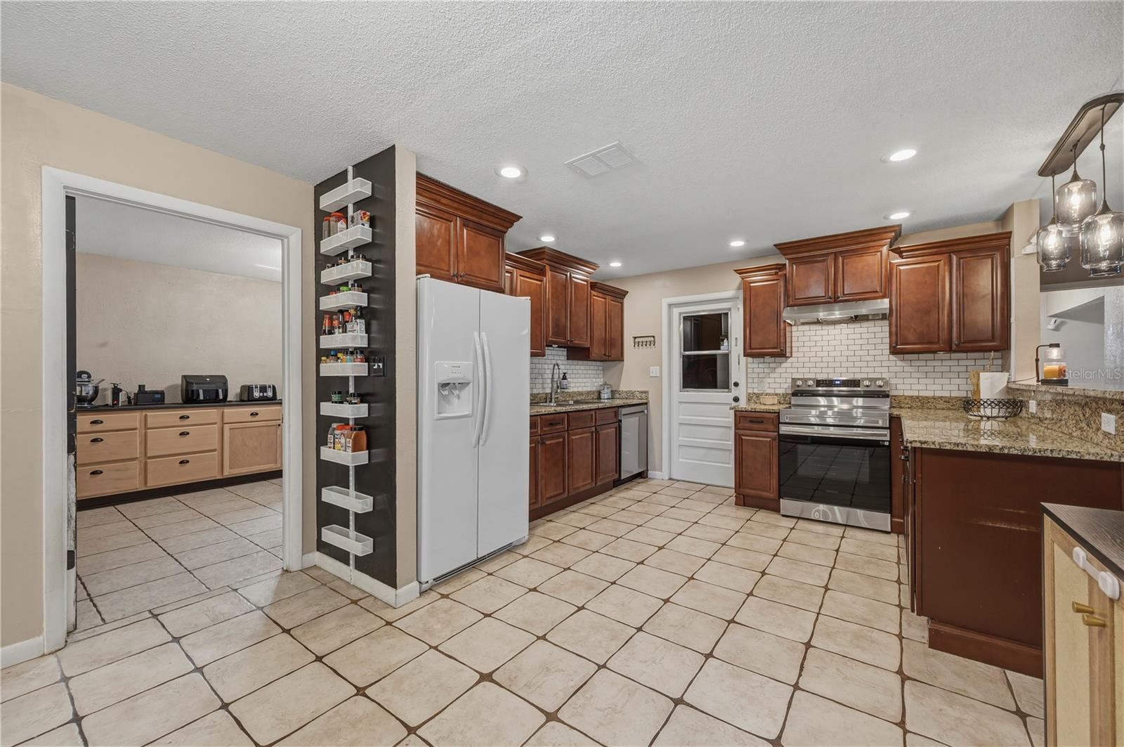 Image 13 of 50 For 513 Queens Loop N