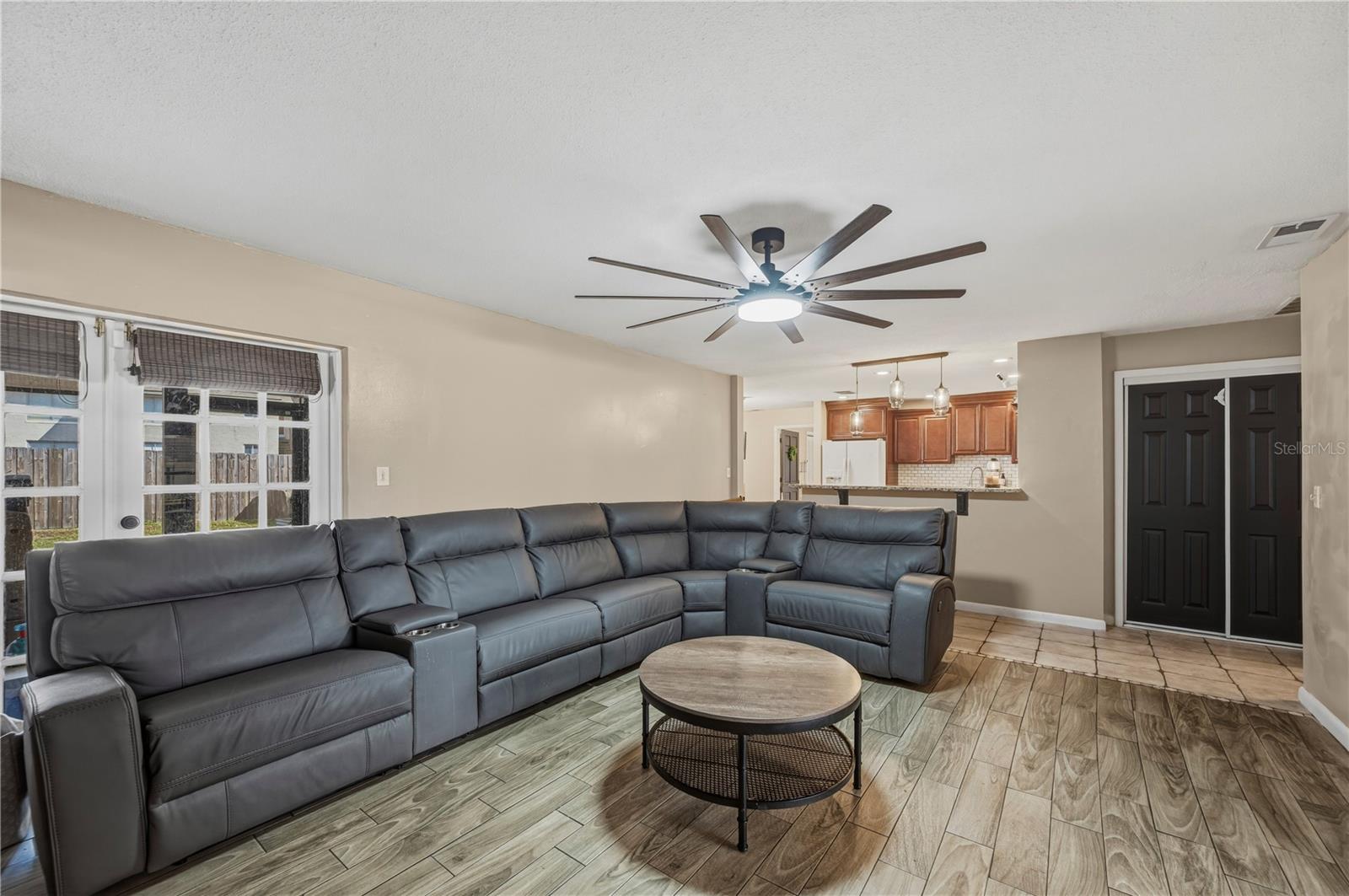 Image 17 of 50 For 513 Queens Loop N