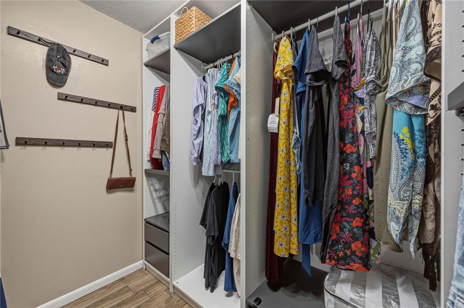 Image 24 of 50 For 513 Queens Loop N