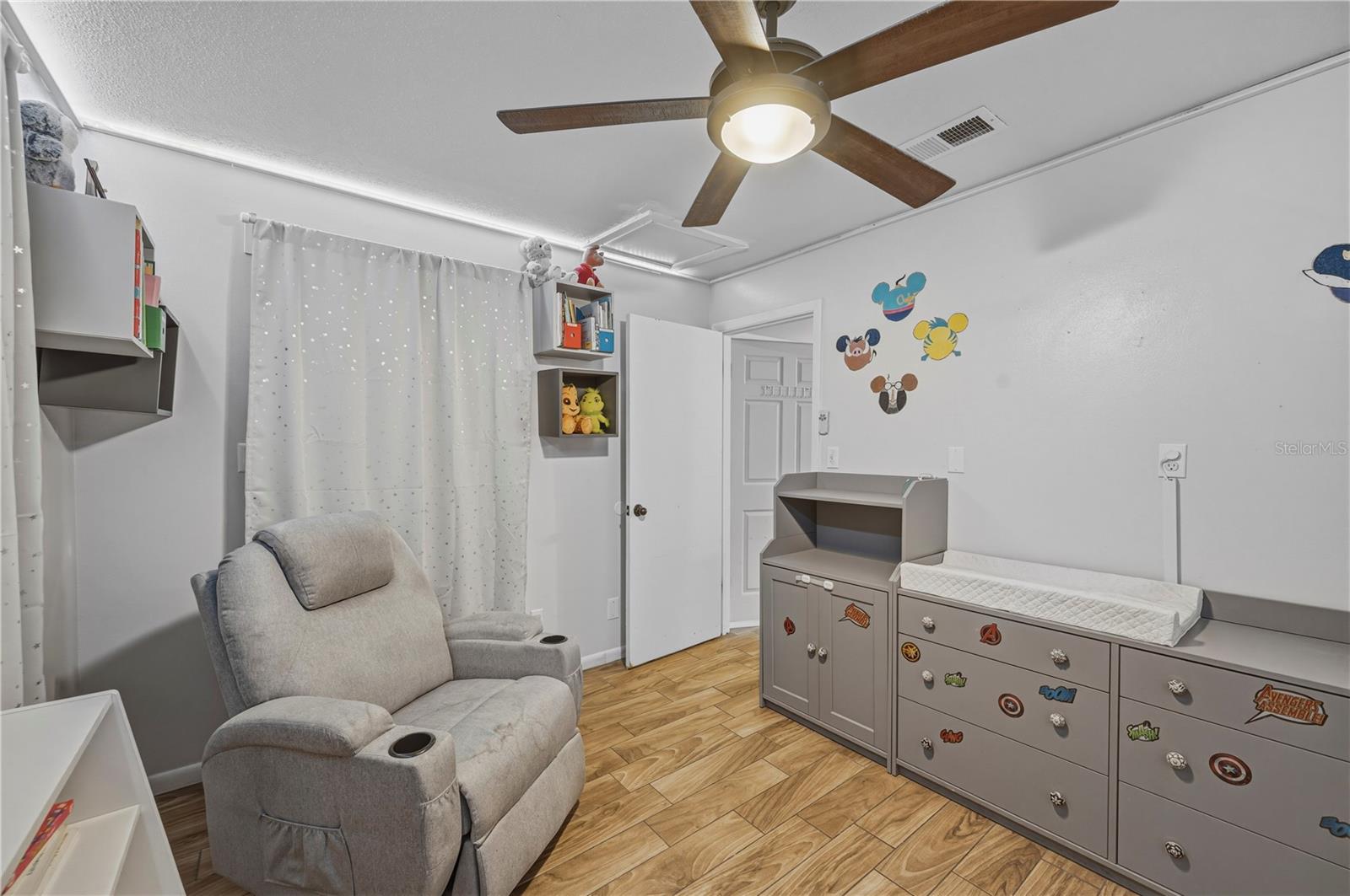 Image 26 of 50 For 513 Queens Loop N