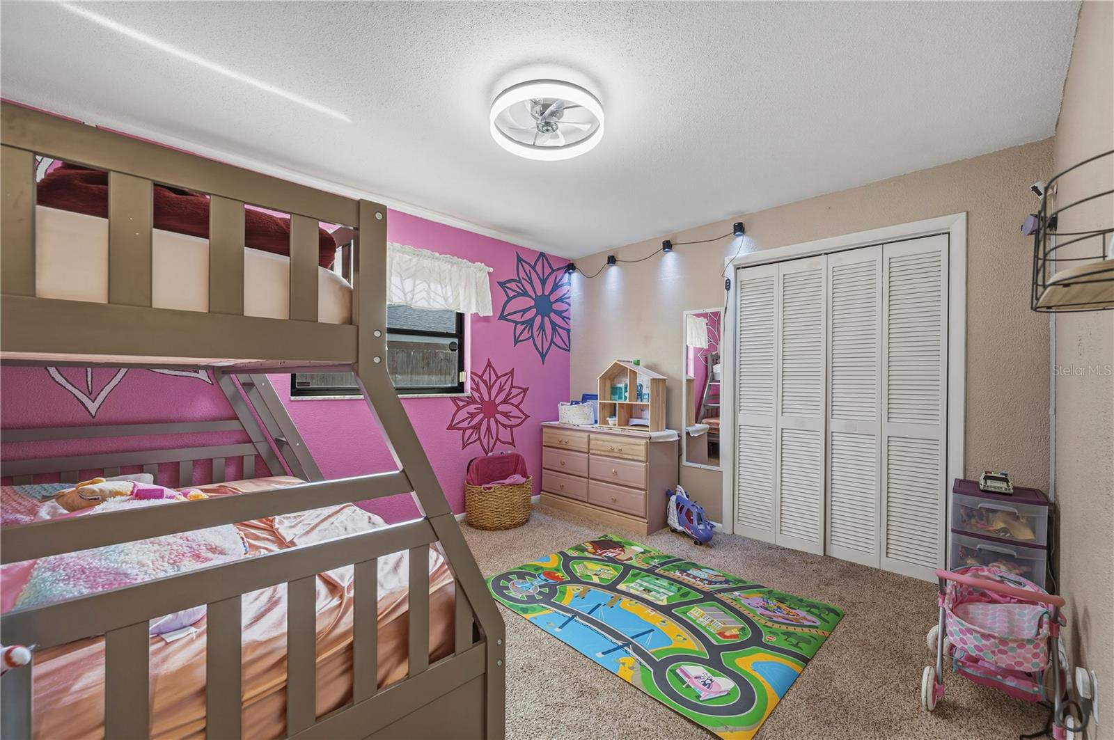 Image 29 of 50 For 513 Queens Loop N