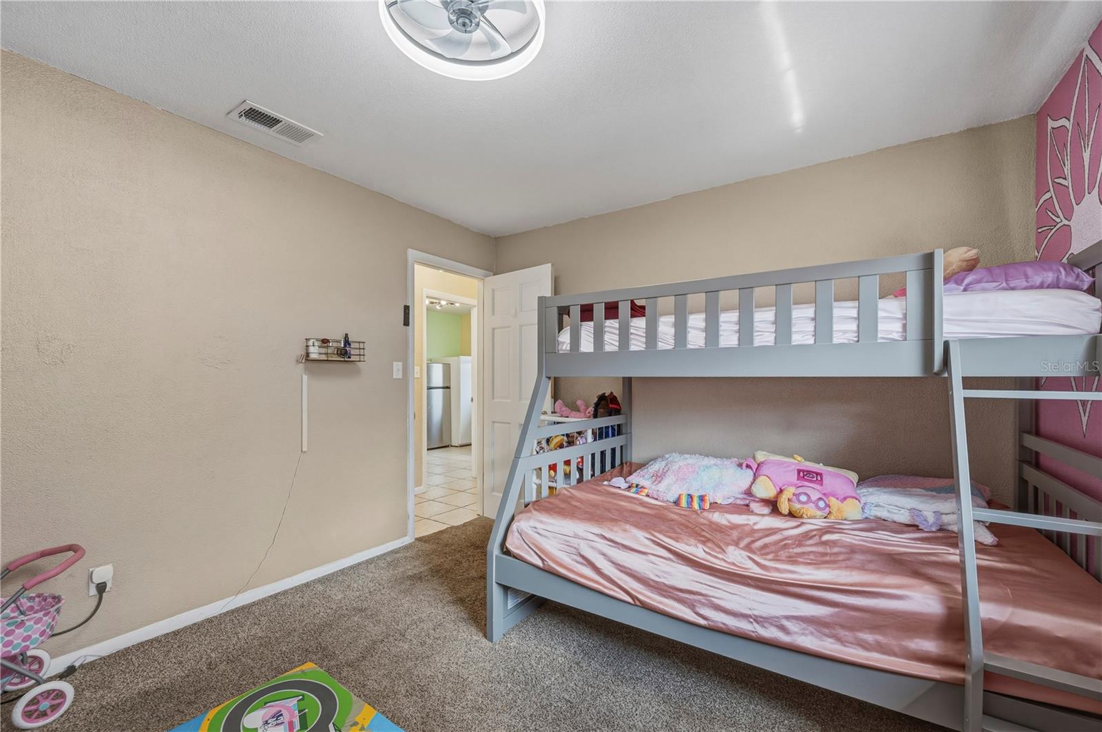 Image 30 of 50 For 513 Queens Loop N