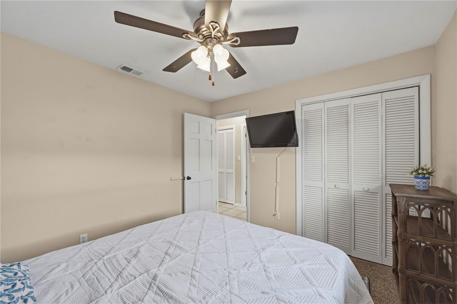 Image 34 of 50 For 513 Queens Loop N