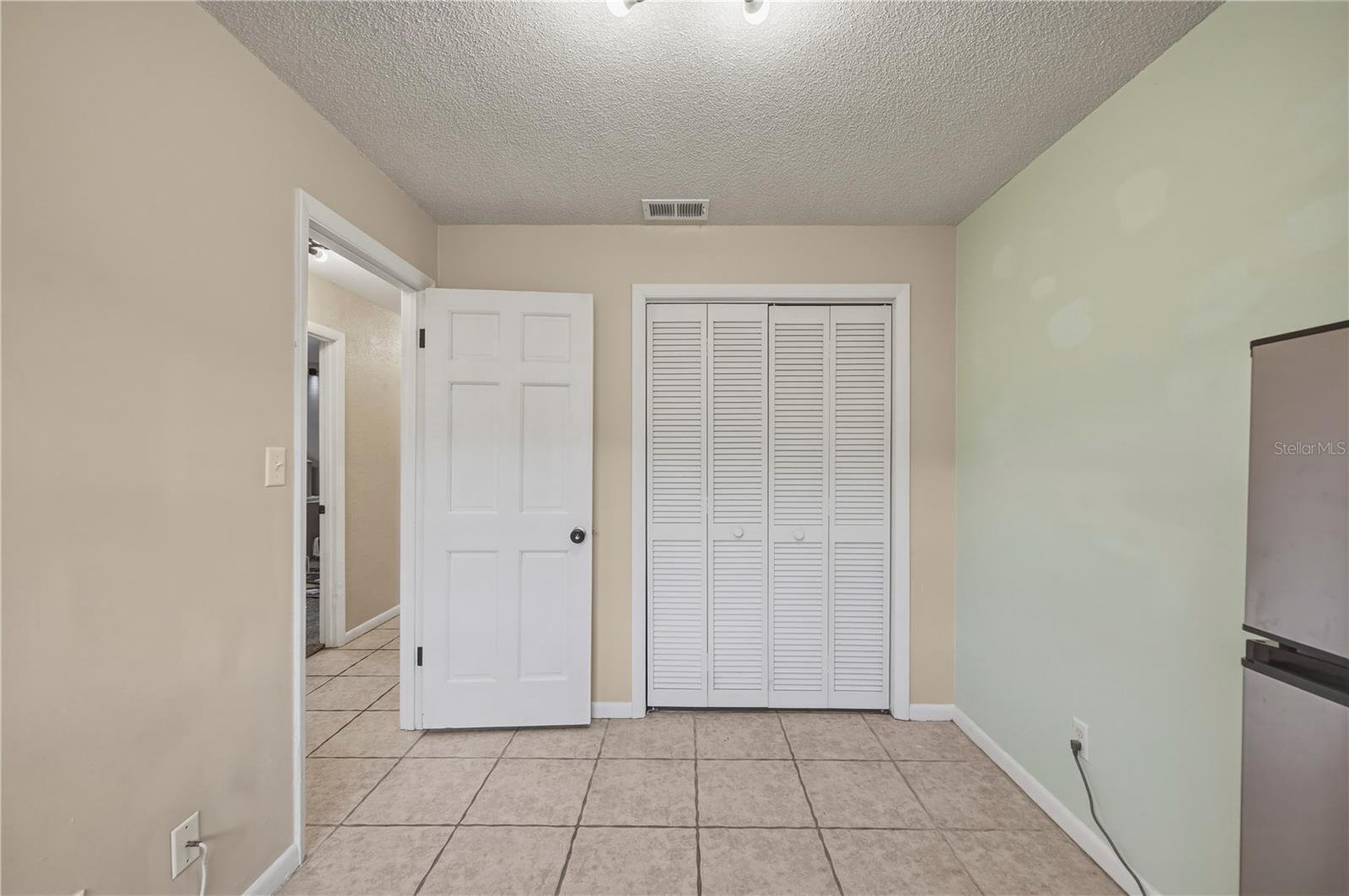 Image 36 of 50 For 513 Queens Loop N