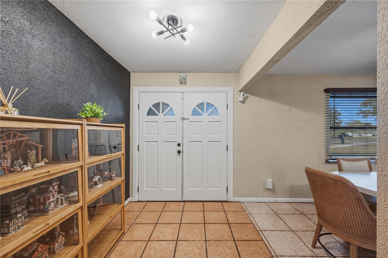 Image 4 of 50 For 513 Queens Loop N