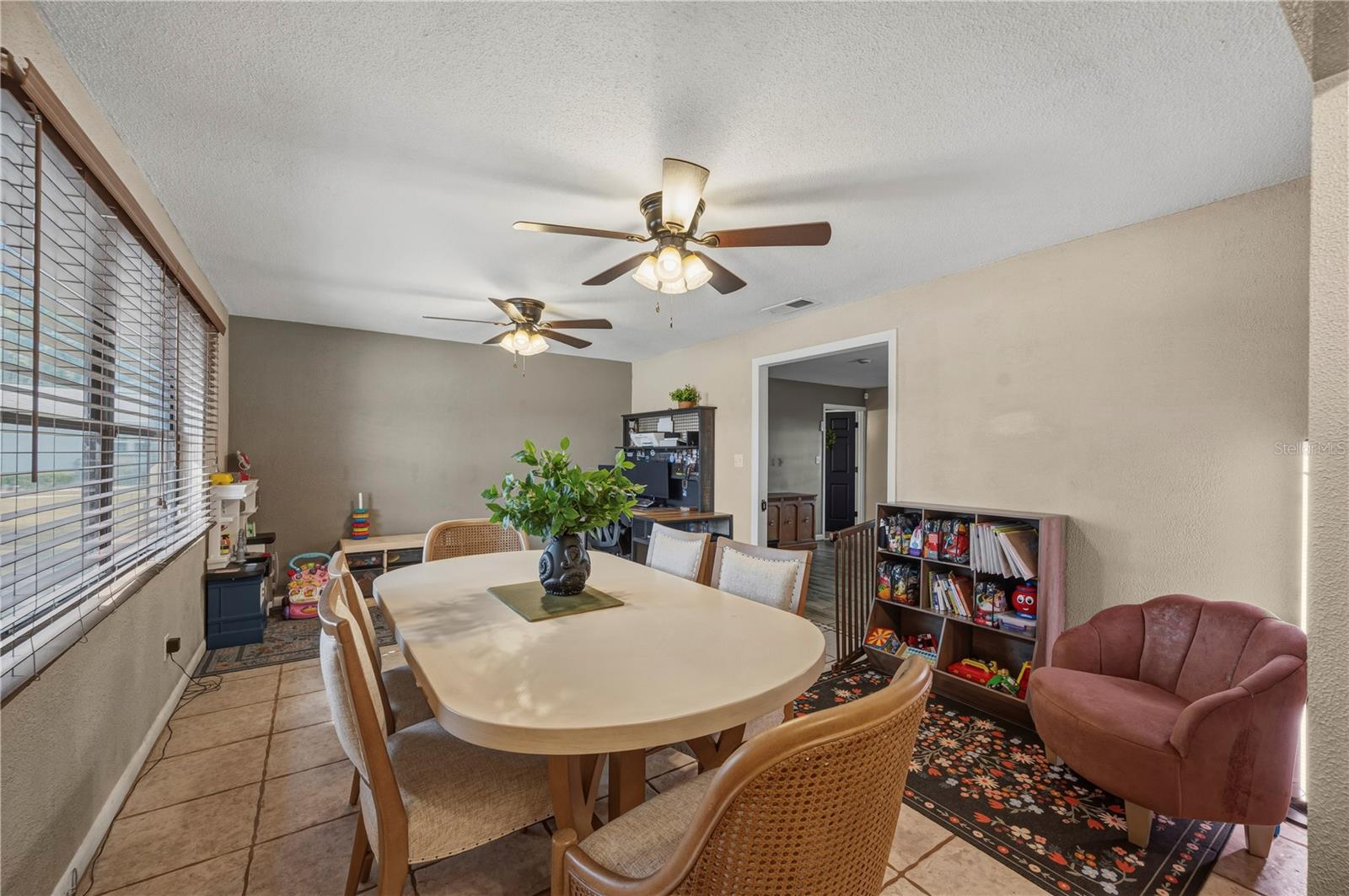 Image 5 of 50 For 513 Queens Loop N