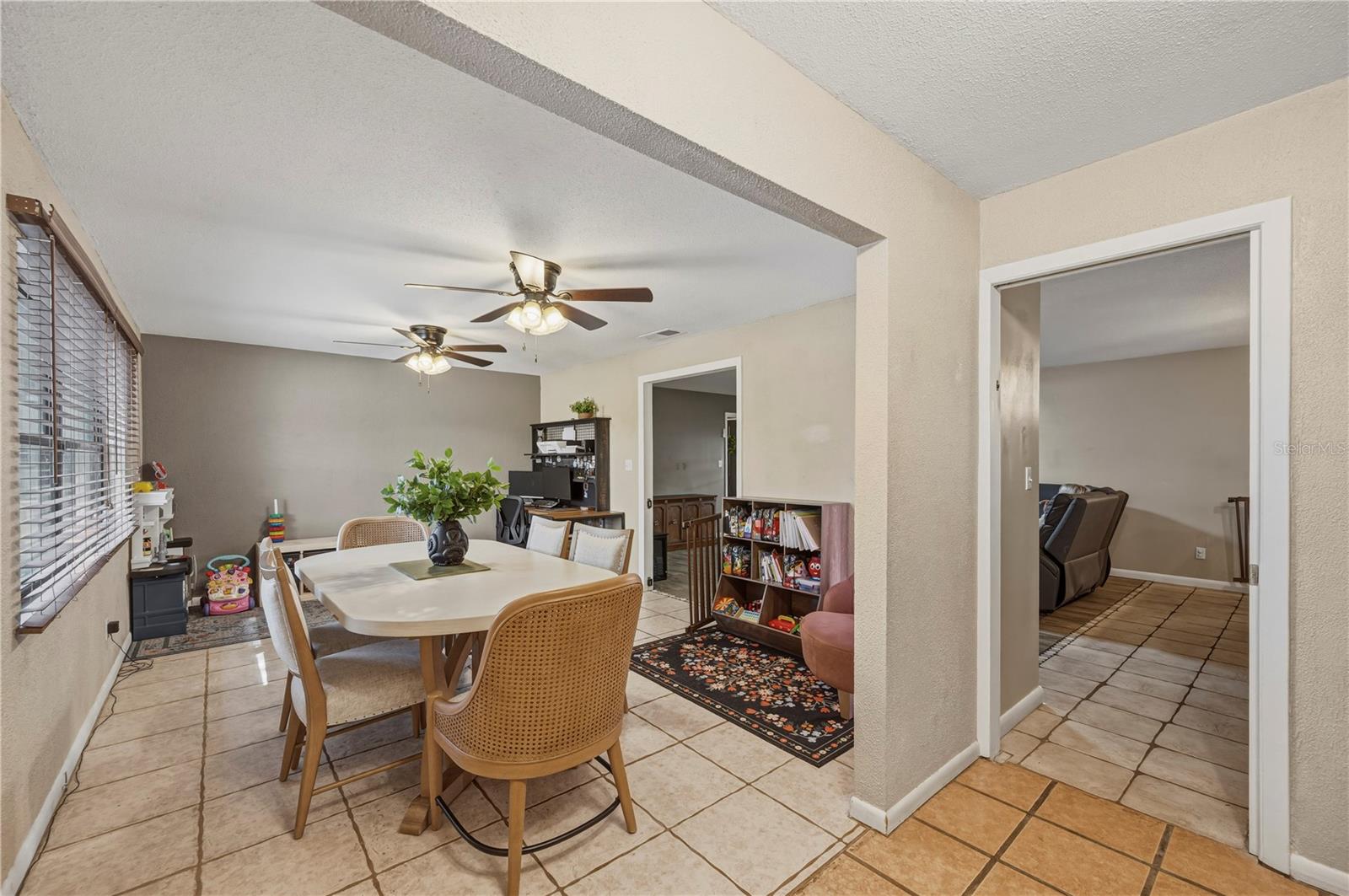 Image 7 of 50 For 513 Queens Loop N