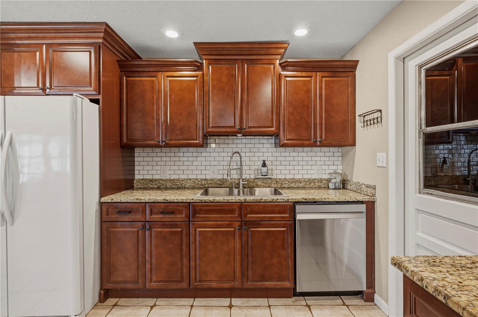 Image 9 of 50 For 513 Queens Loop N