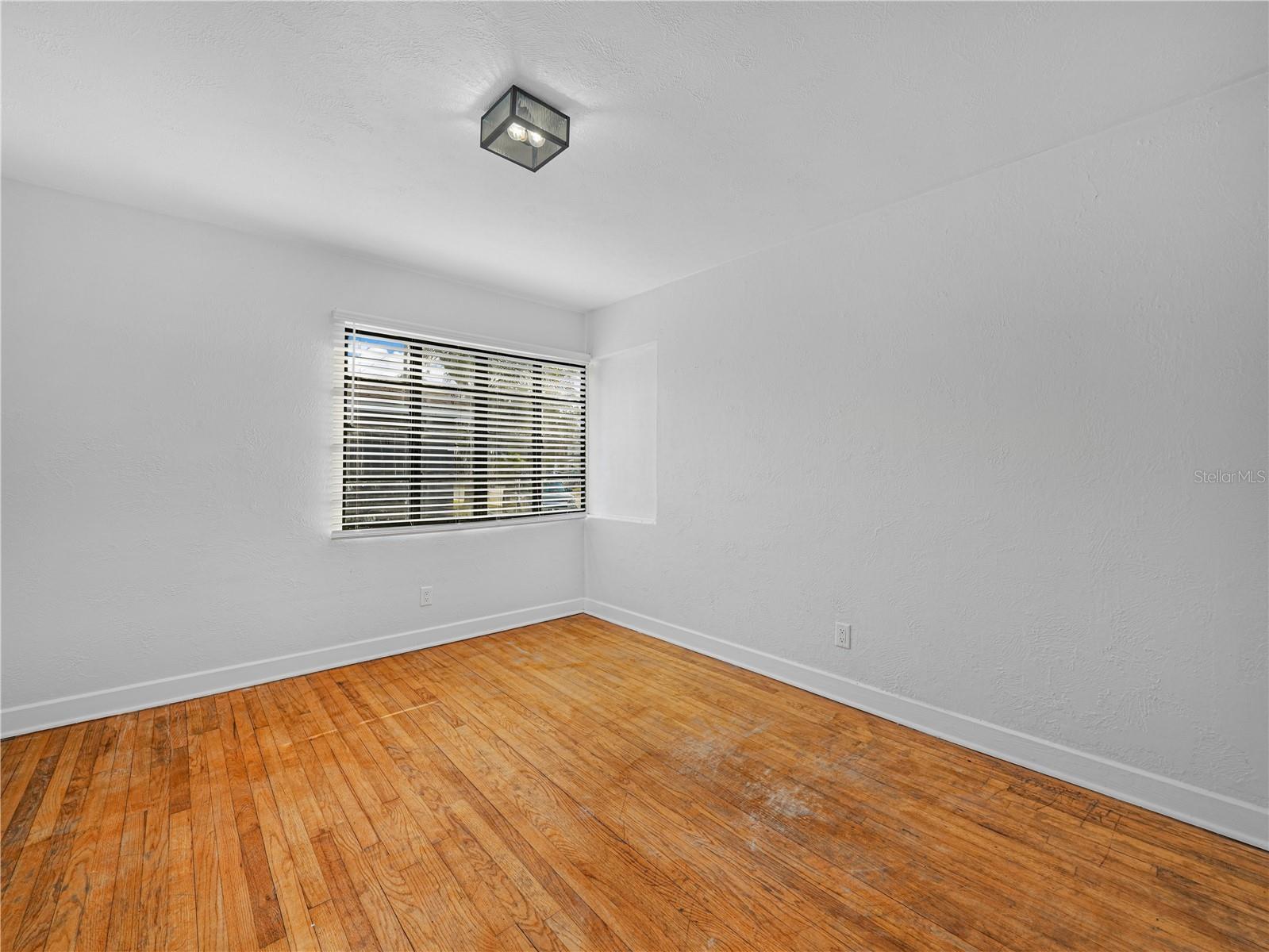 Image 11 of 22 For 510 Ingraham Avenue