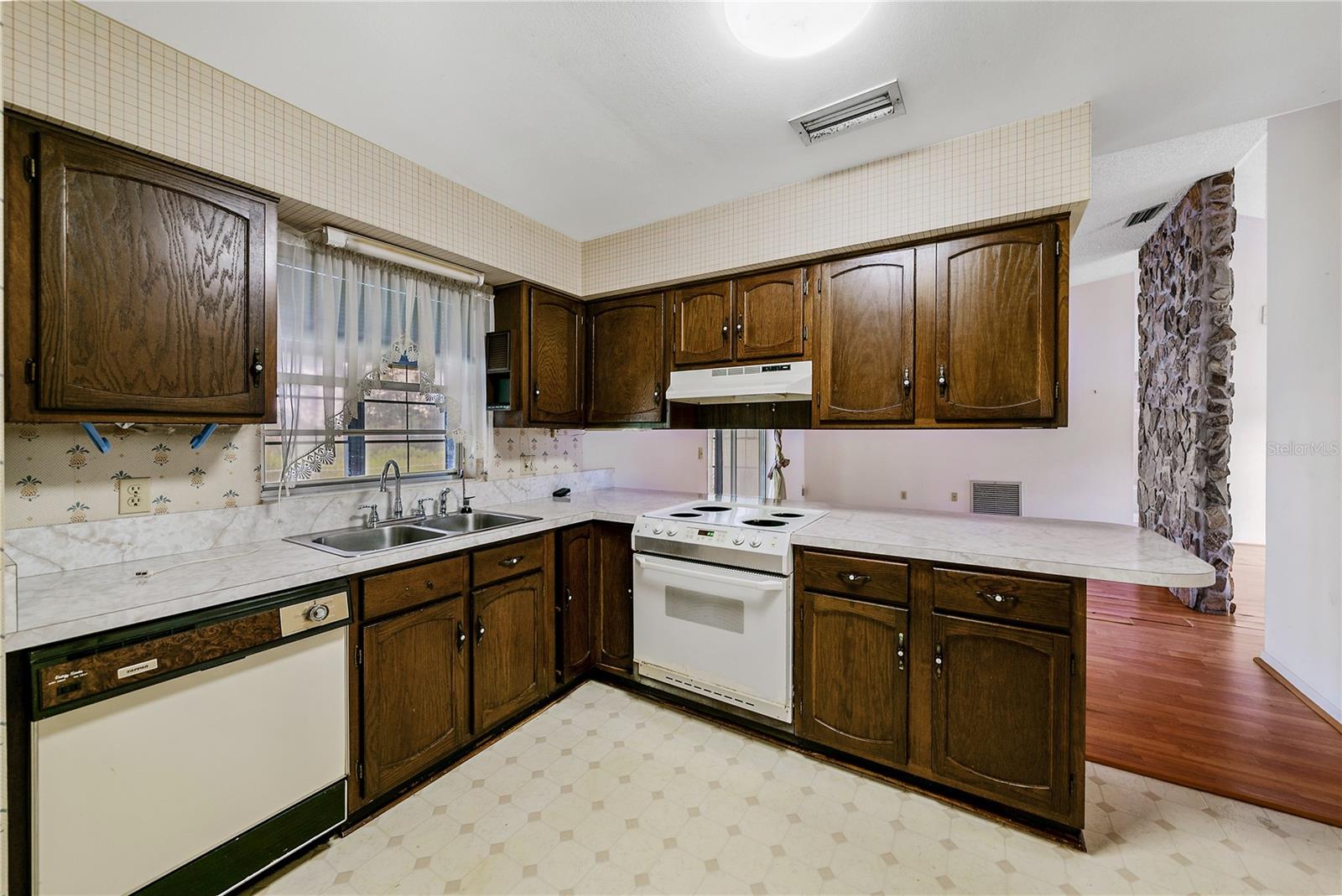 Image 10 of 42 For 1548 Foxridge Run Sw