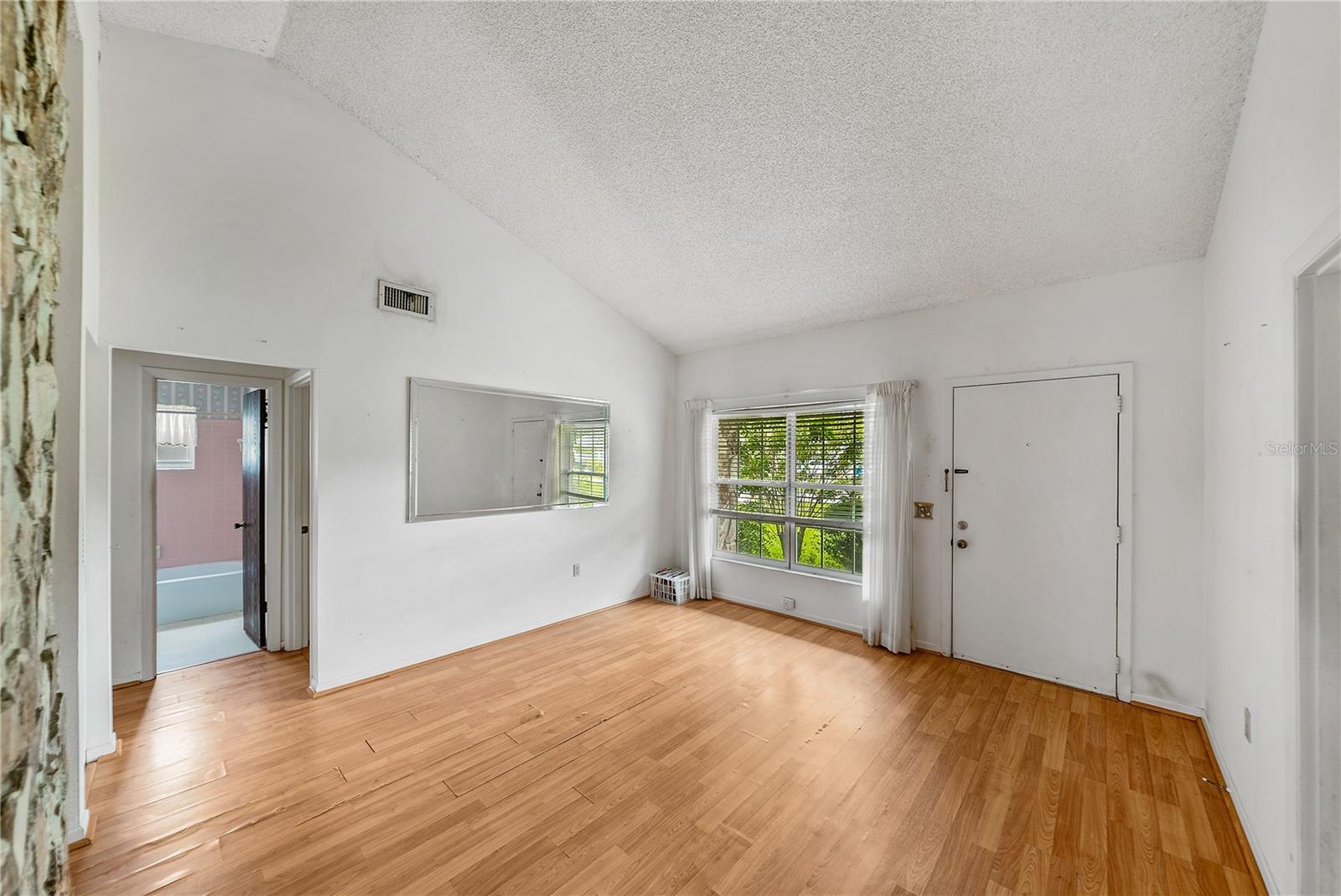 Image 2 of 42 For 1548 Foxridge Run Sw