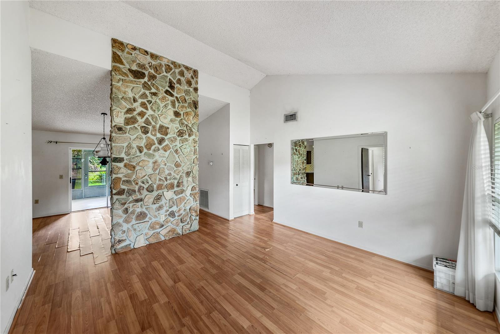 Image 4 of 42 For 1548 Foxridge Run Sw