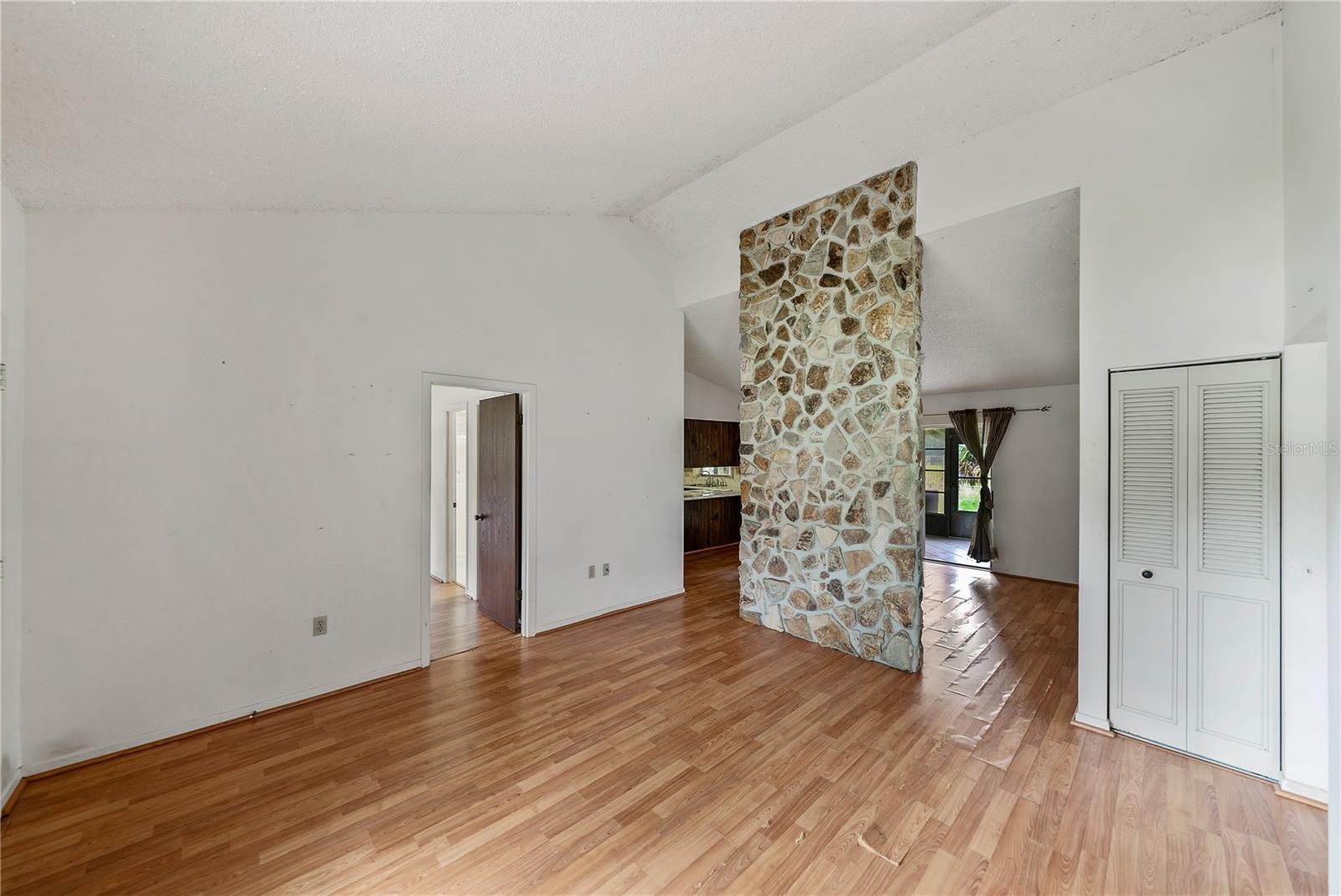 Image 5 of 42 For 1548 Foxridge Run Sw