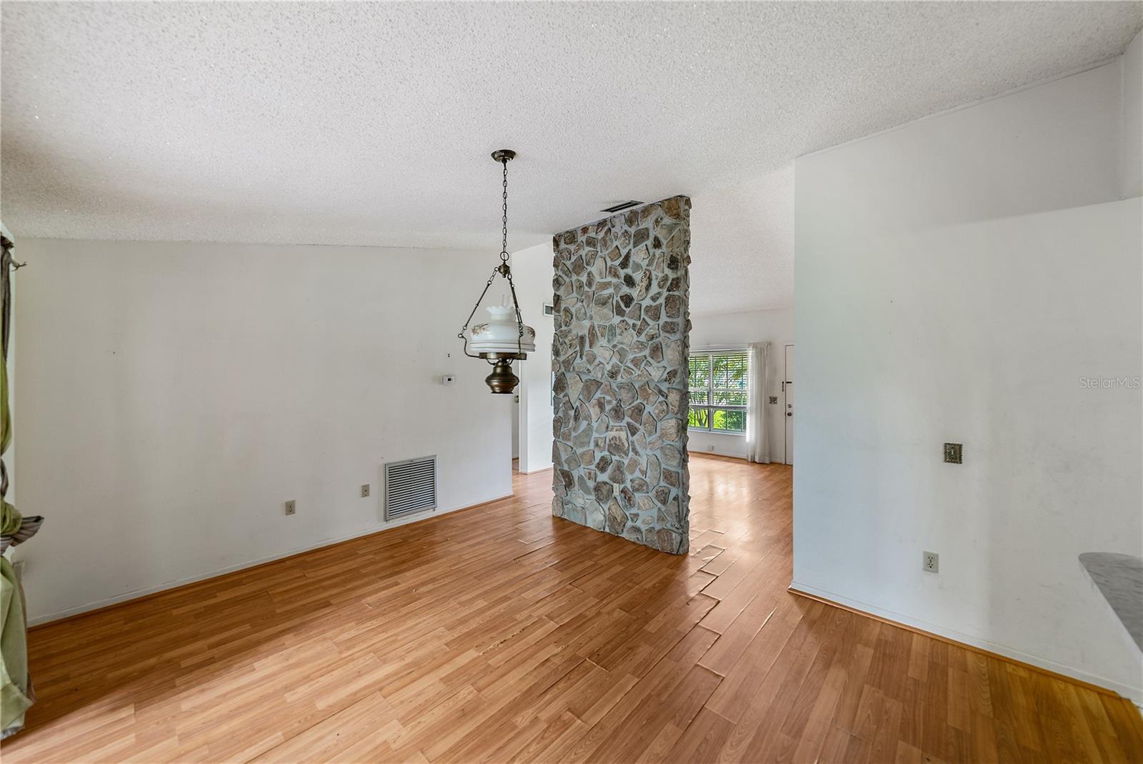 Image 6 of 42 For 1548 Foxridge Run Sw