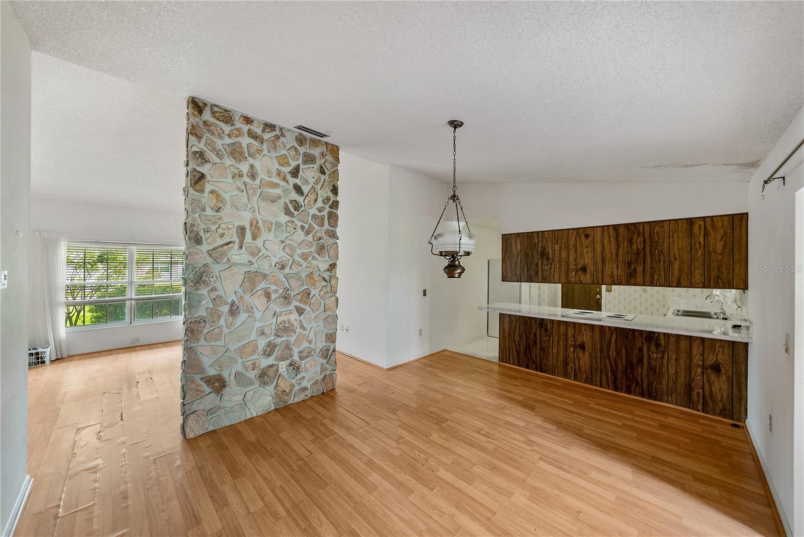 Image 7 of 42 For 1548 Foxridge Run Sw