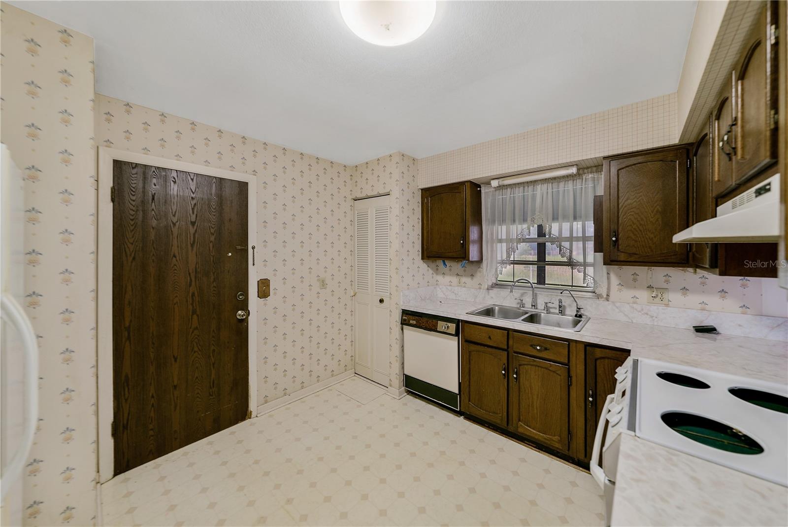 Image 9 of 42 For 1548 Foxridge Run Sw