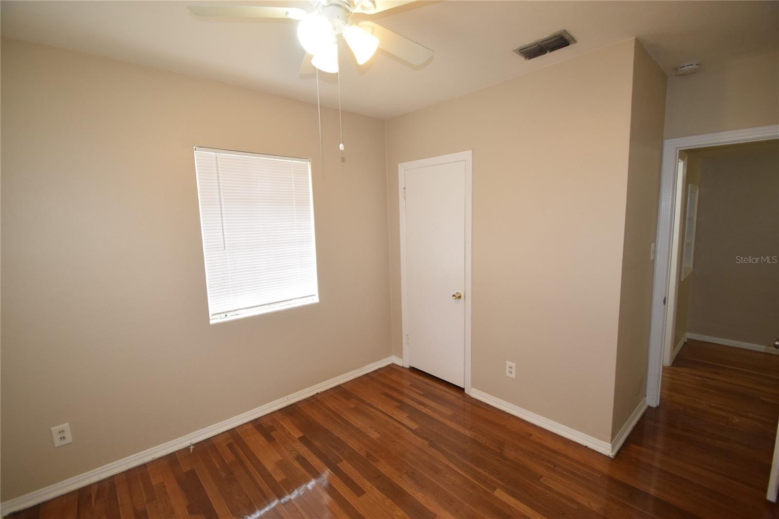 Image 12 of 26 For 3115 Buckingham Avenue