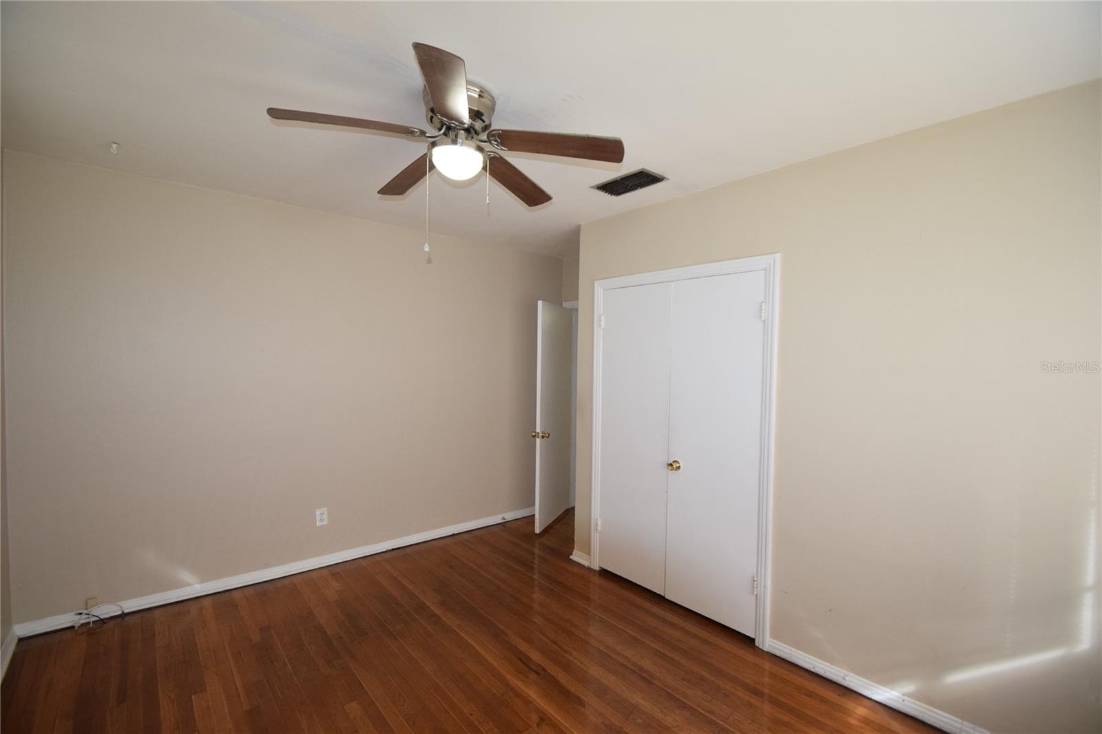 Image 13 of 26 For 3115 Buckingham Avenue