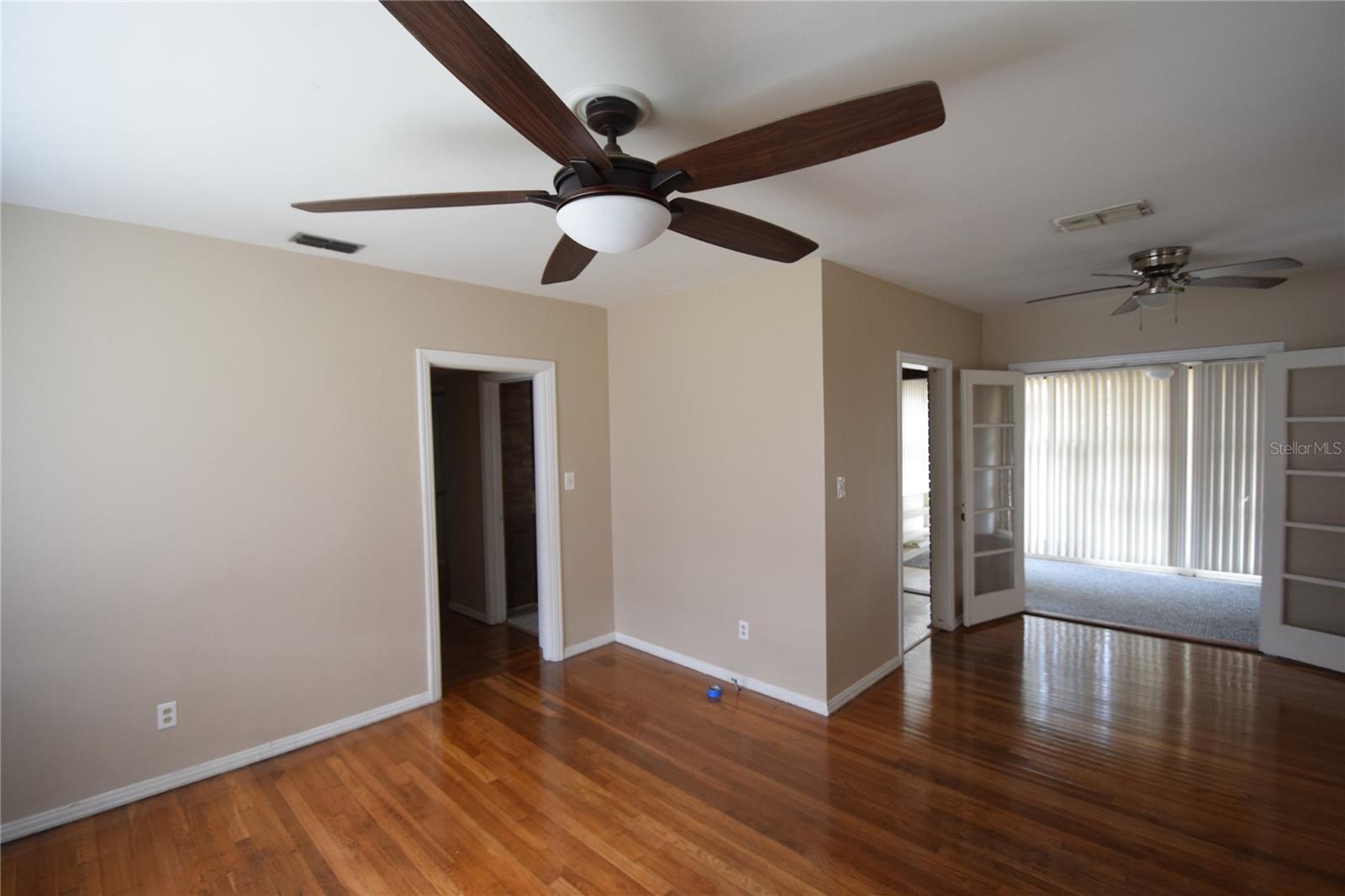 Image 14 of 26 For 3115 Buckingham Avenue