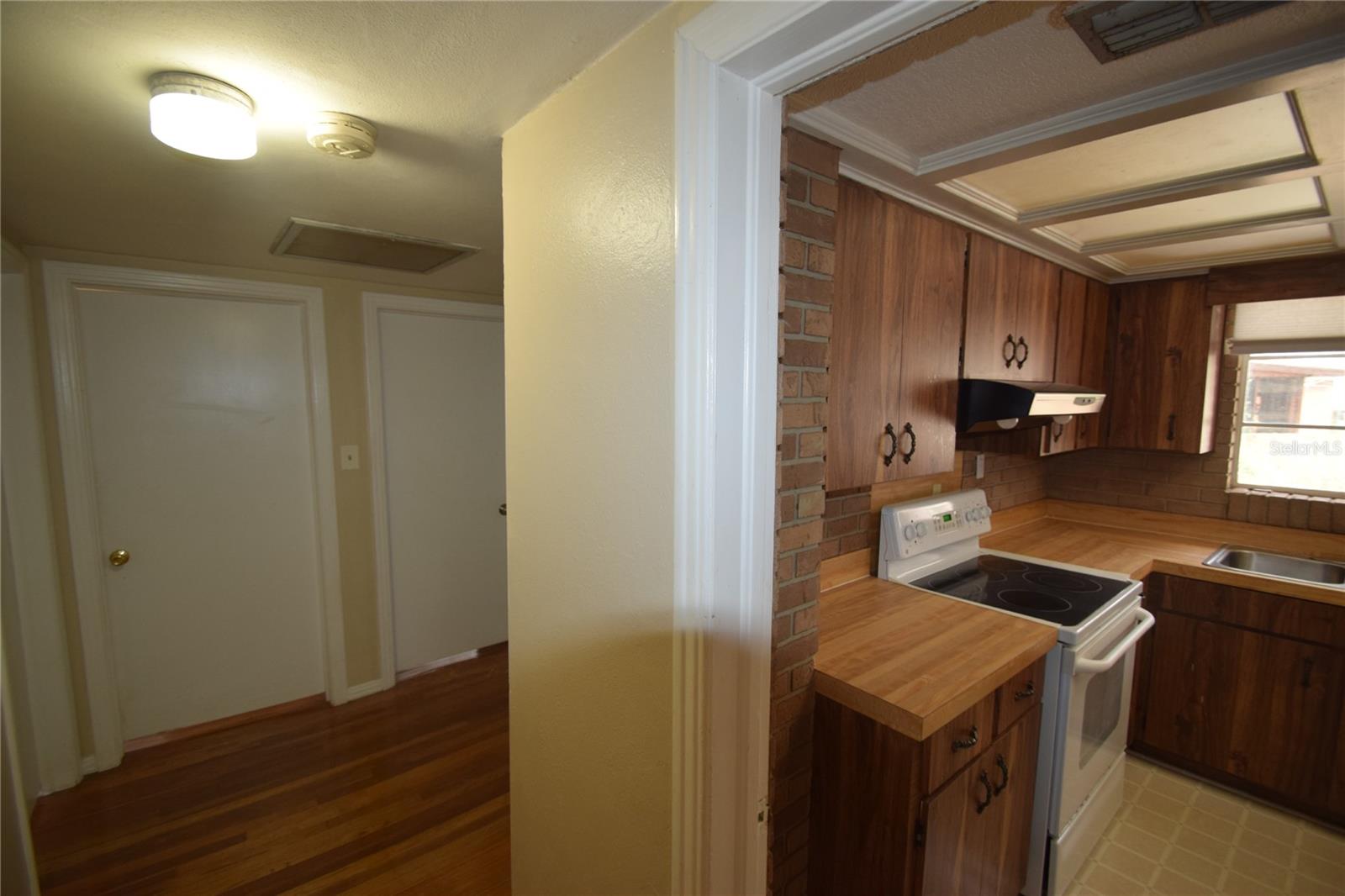 Image 17 of 26 For 3115 Buckingham Avenue