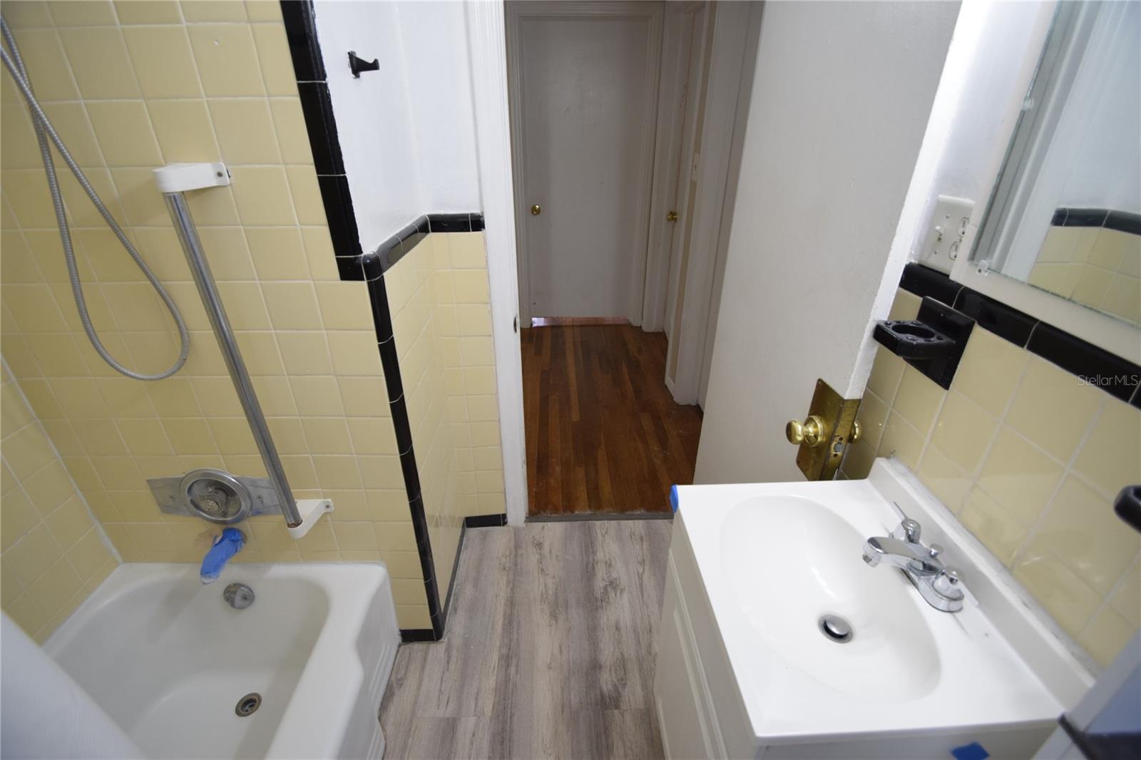 Image 19 of 26 For 3115 Buckingham Avenue