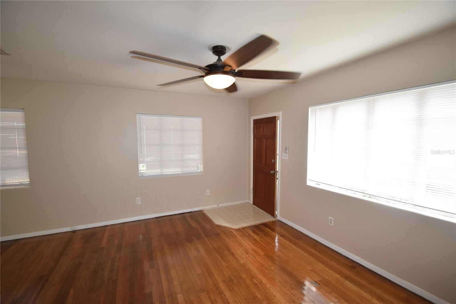 Image 21 of 26 For 3115 Buckingham Avenue