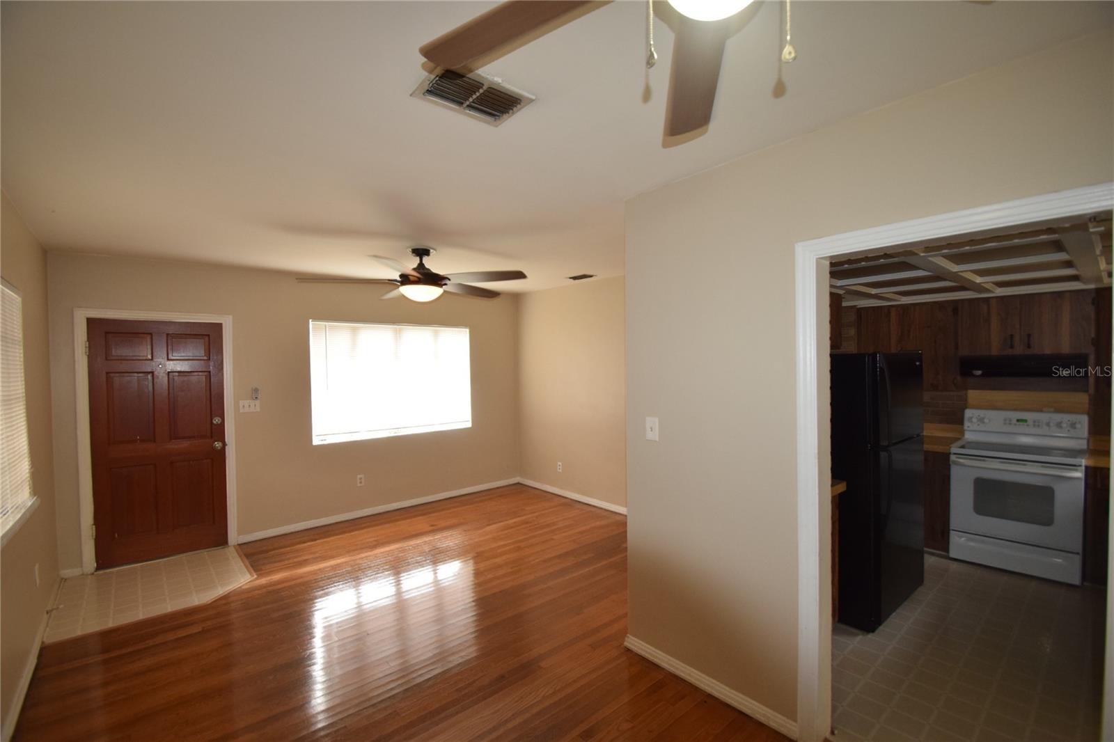 Image 9 of 26 For 3115 Buckingham Avenue