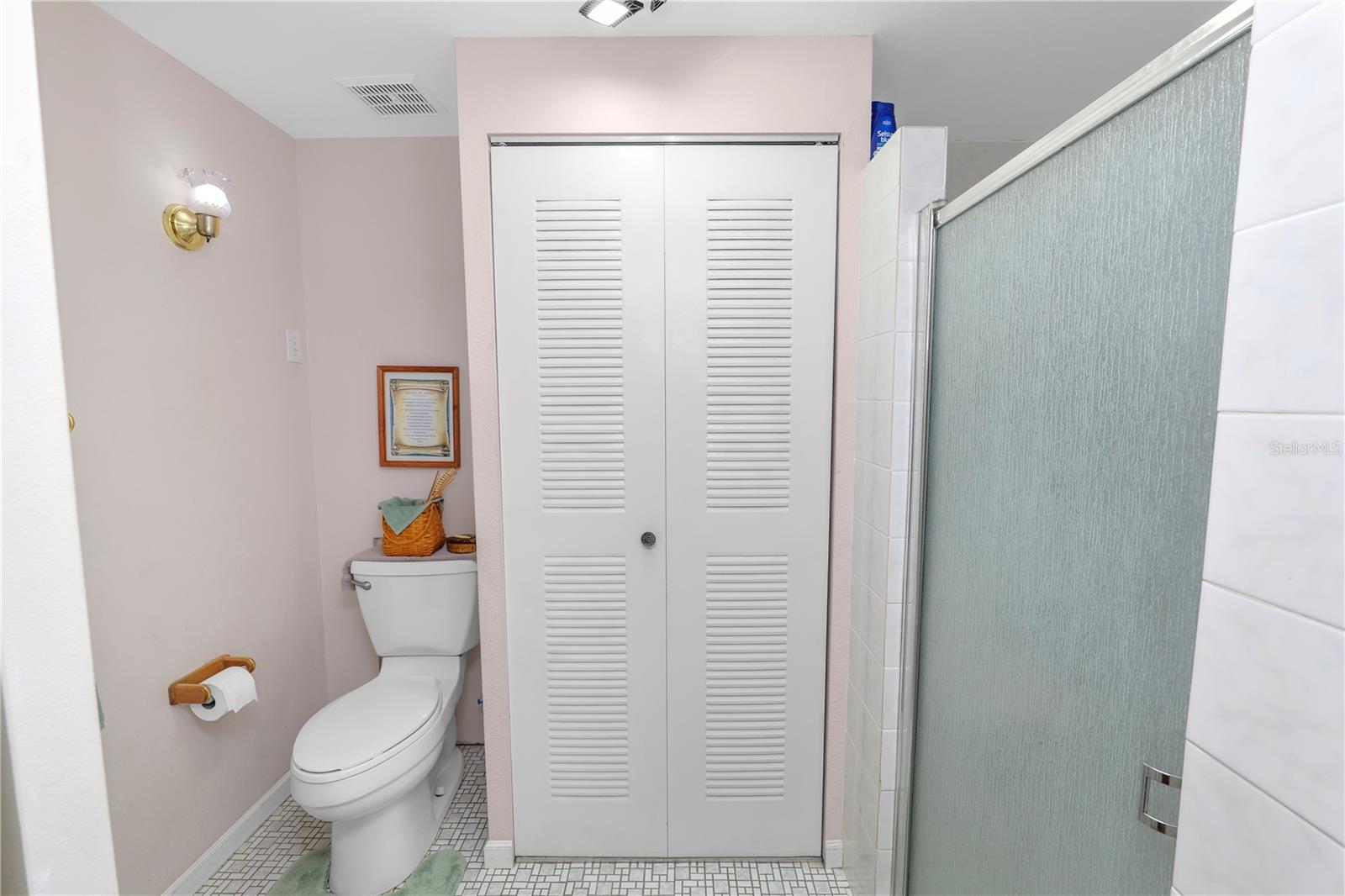 Image 28 of 46 For 927 Jere Circle