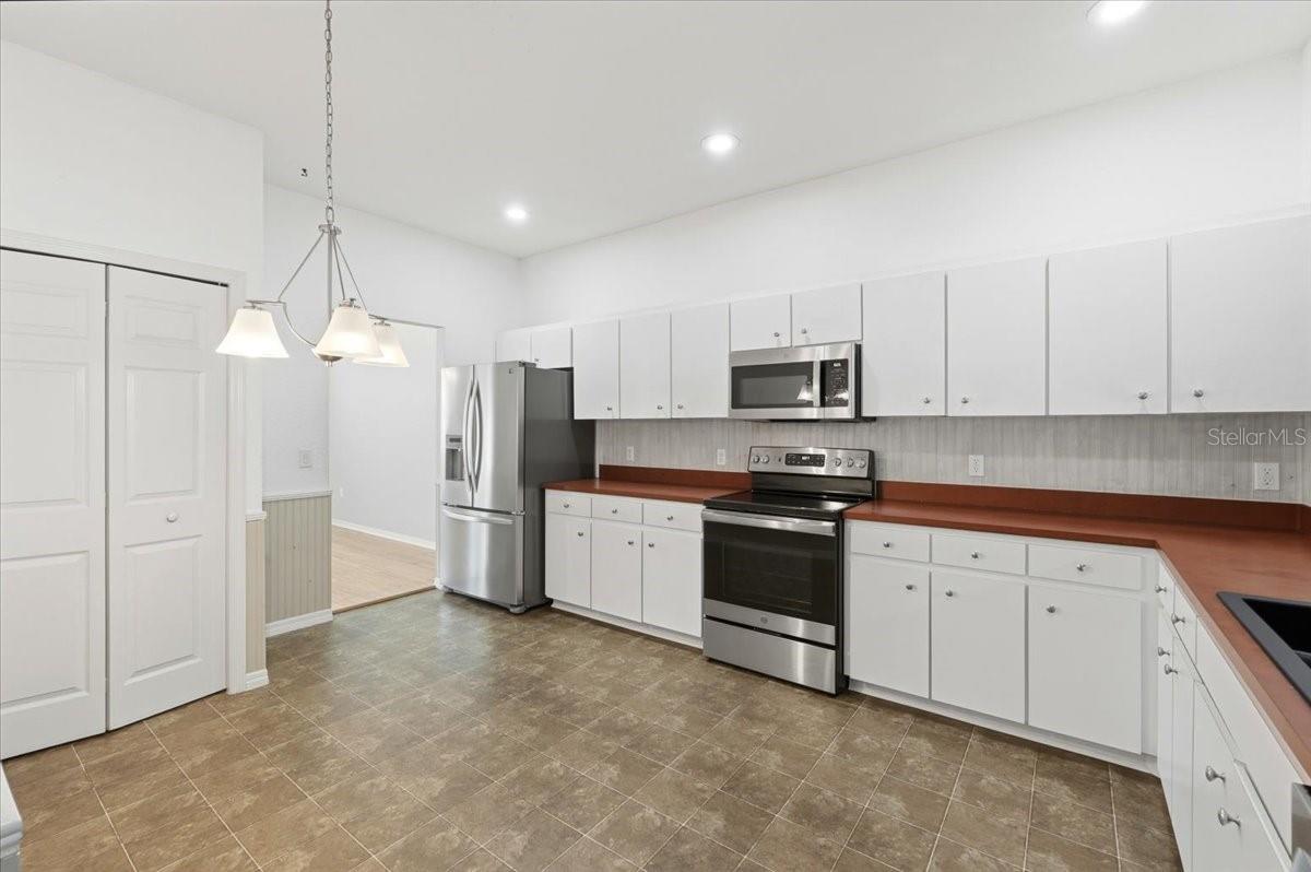 Image 10 of 34 For 7517 Jessamine Drive