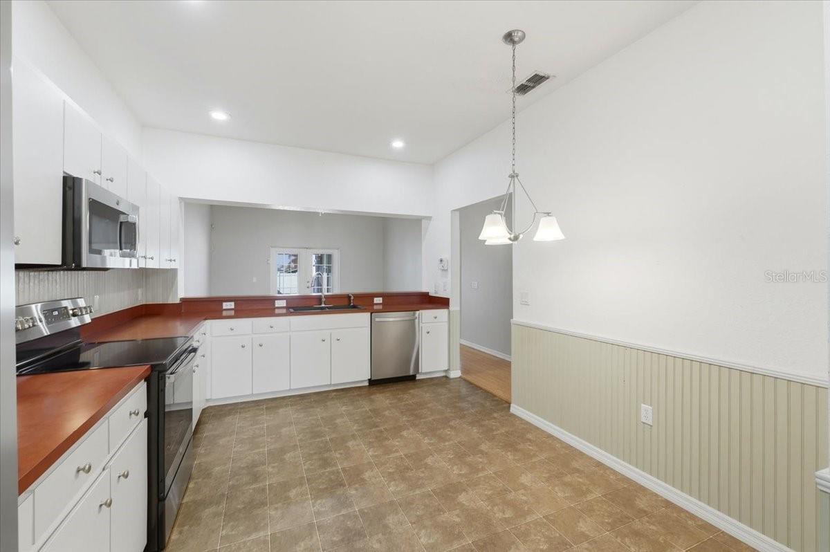 Image 13 of 34 For 7517 Jessamine Drive