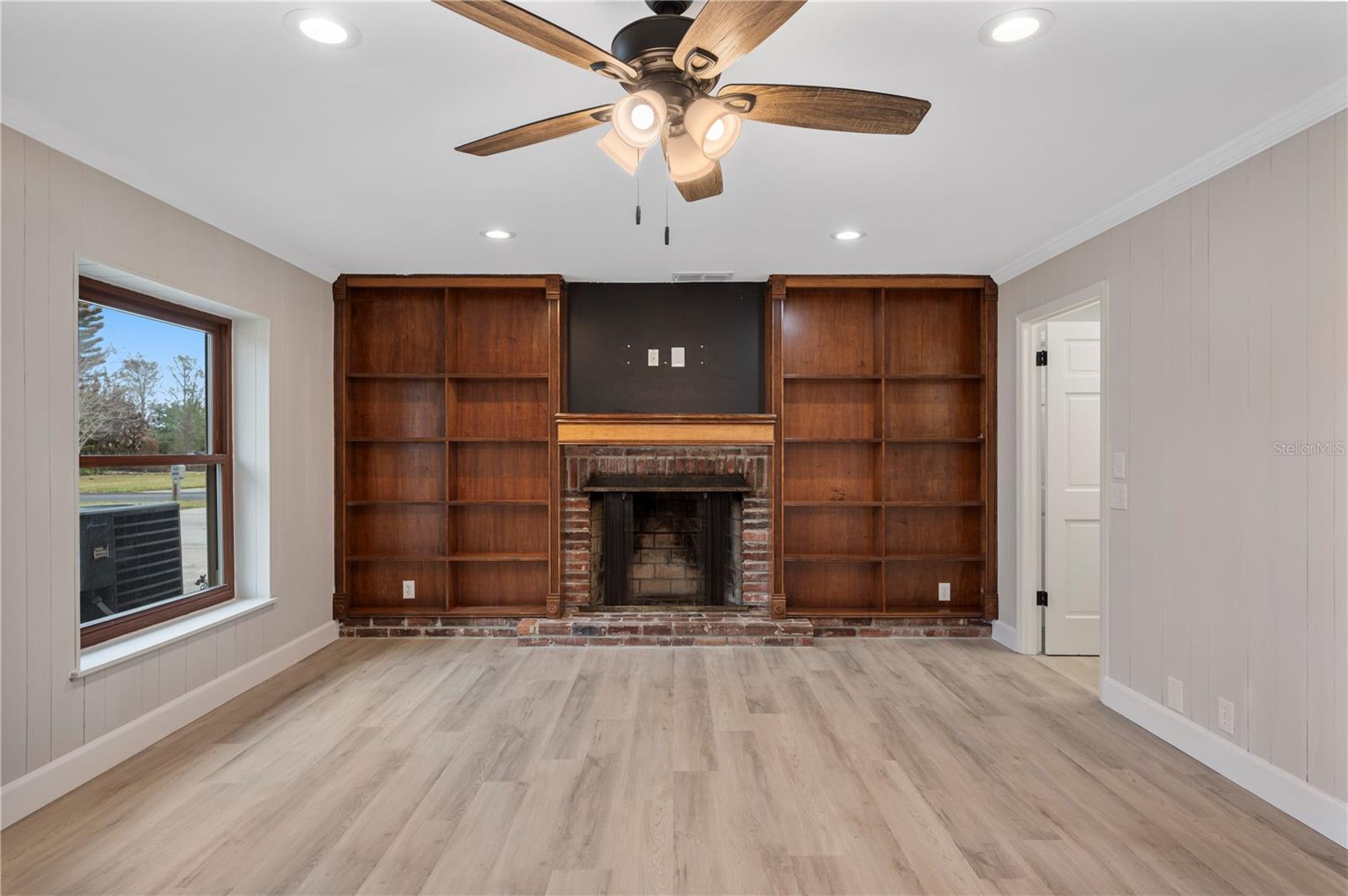 Image 6 of 43 For 241 Greenfield Road