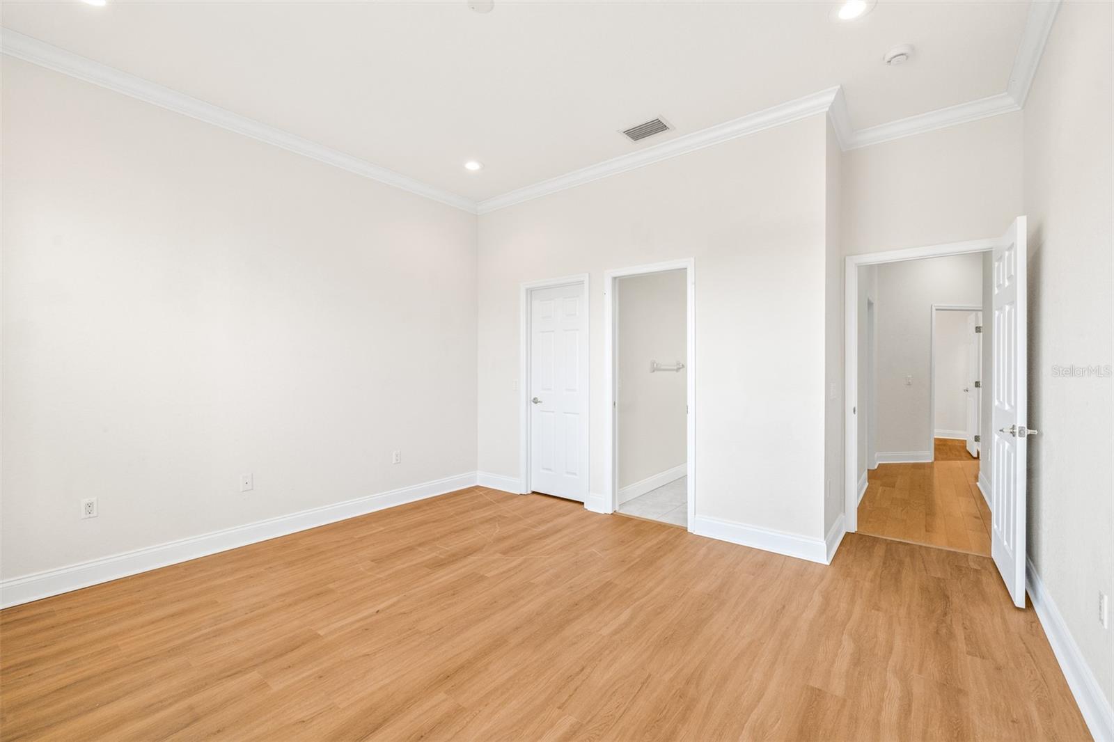 Image 20 of 44 For 6779 Huntington Hills Boulevard