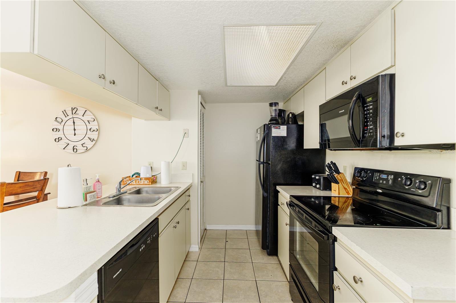 Image 13 of 26 For 2028 Royal Bay Boulevard 85