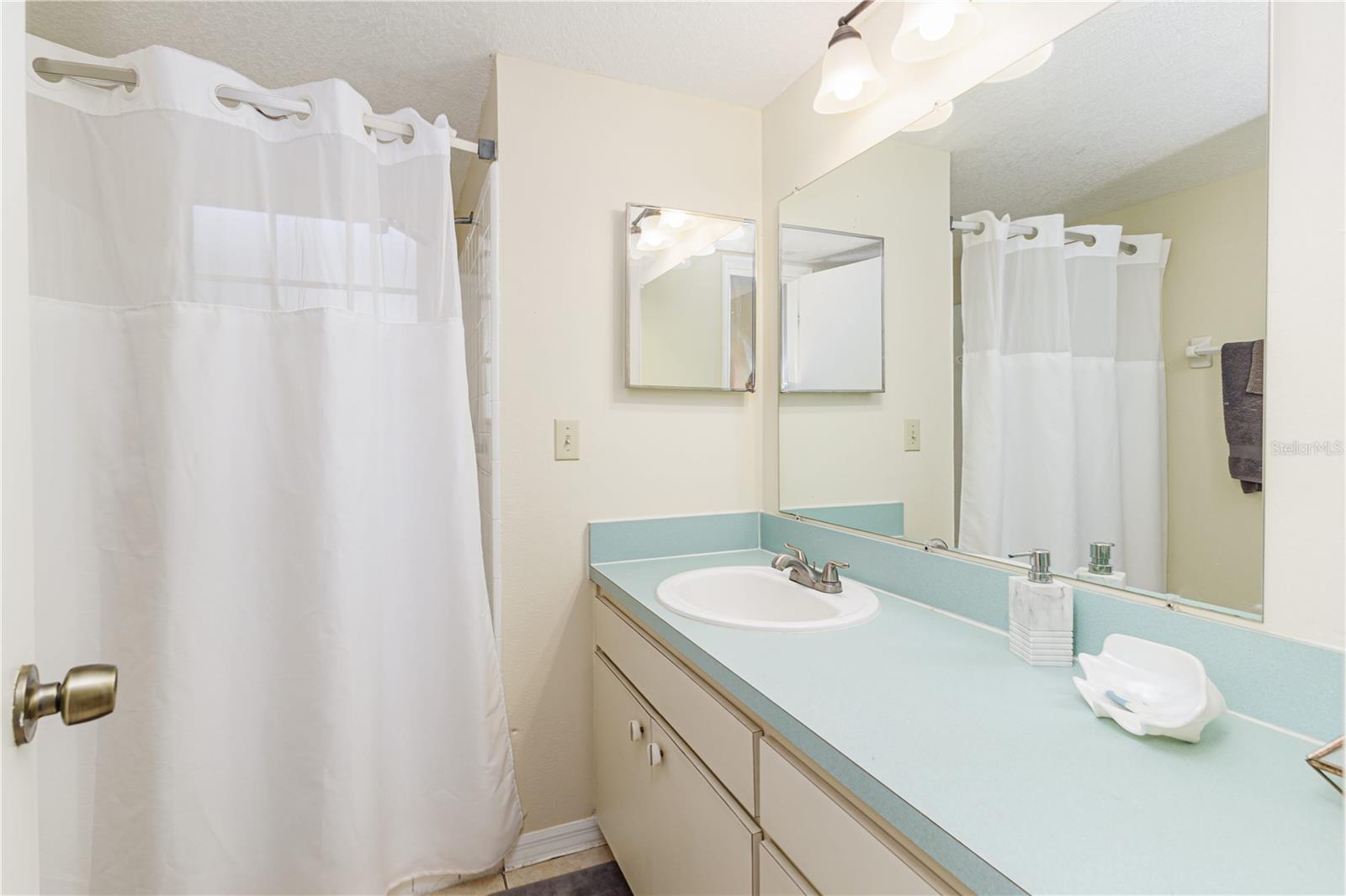 Image 16 of 26 For 2028 Royal Bay Boulevard 85