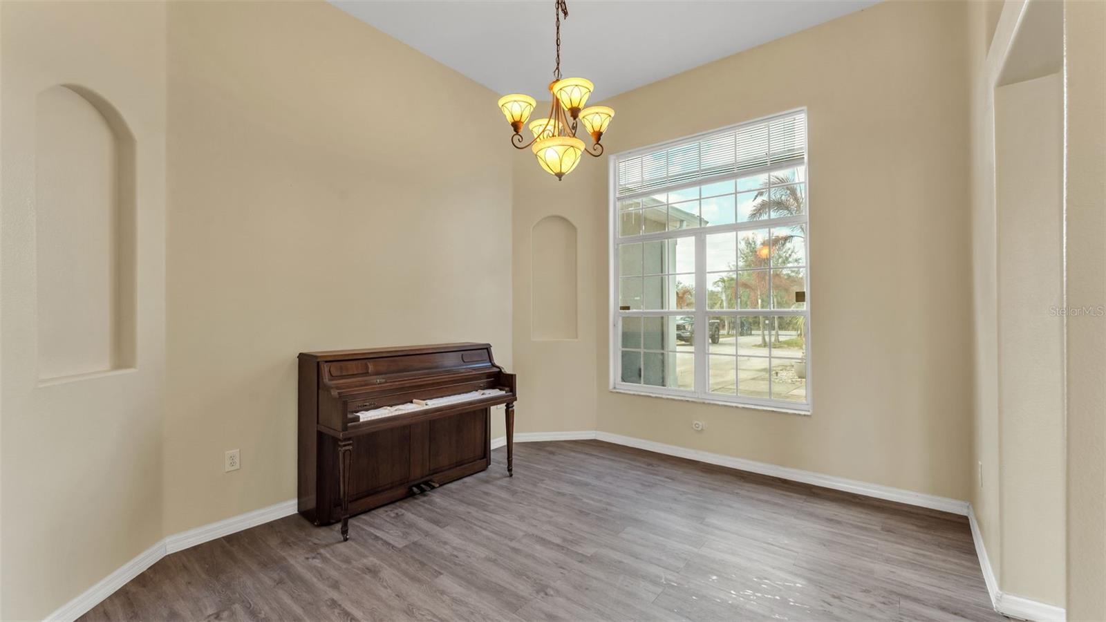 Image 16 of 61 For 2664 Country Club Road N