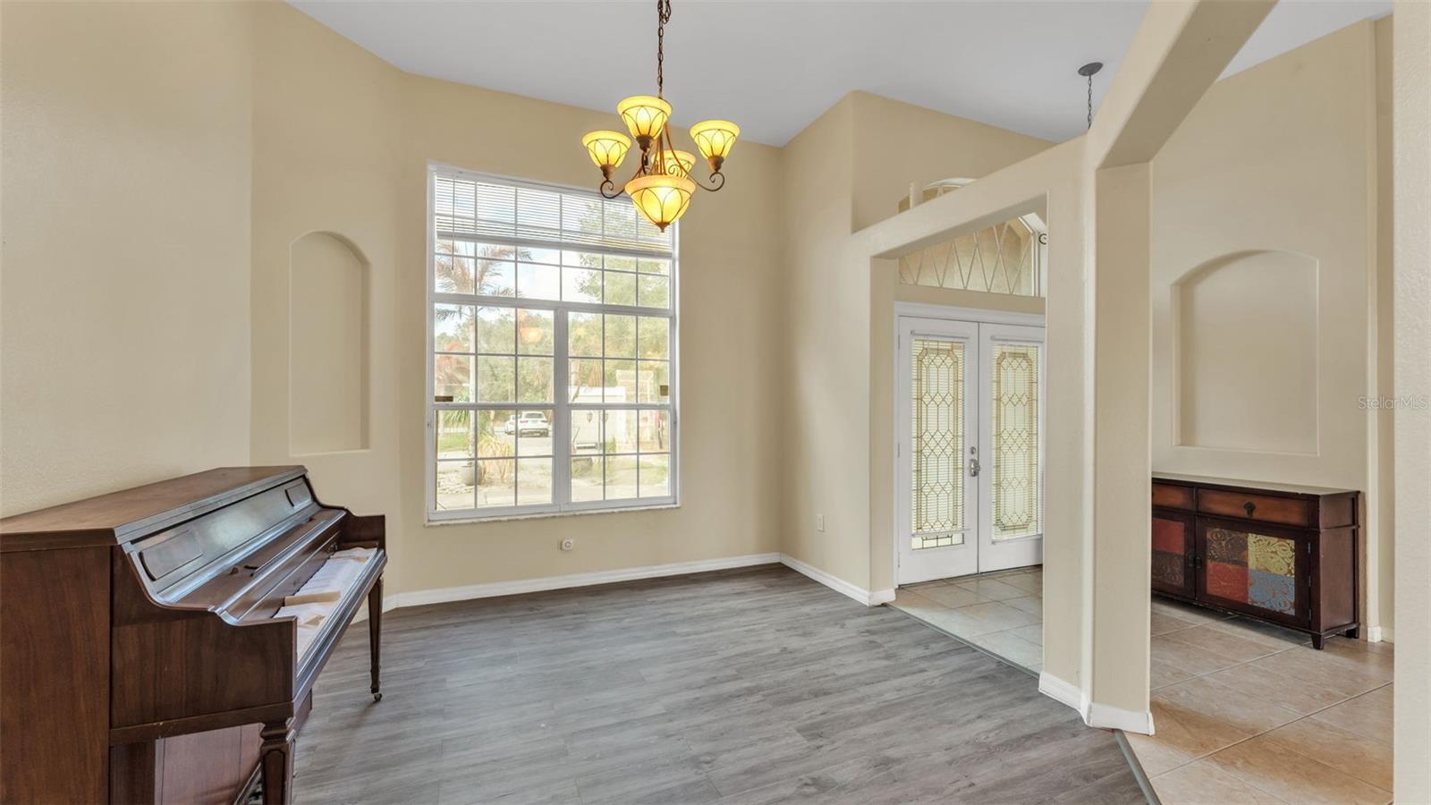 Image 17 of 61 For 2664 Country Club Road N