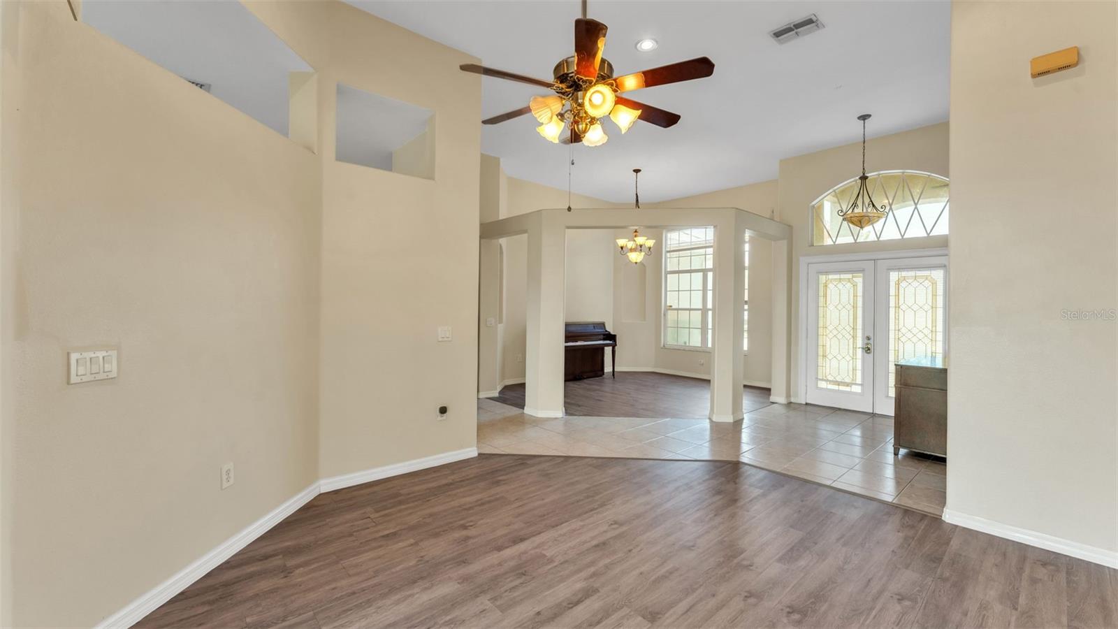 Image 21 of 61 For 2664 Country Club Road N