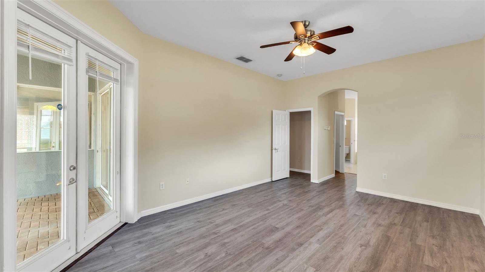 Image 24 of 61 For 2664 Country Club Road N