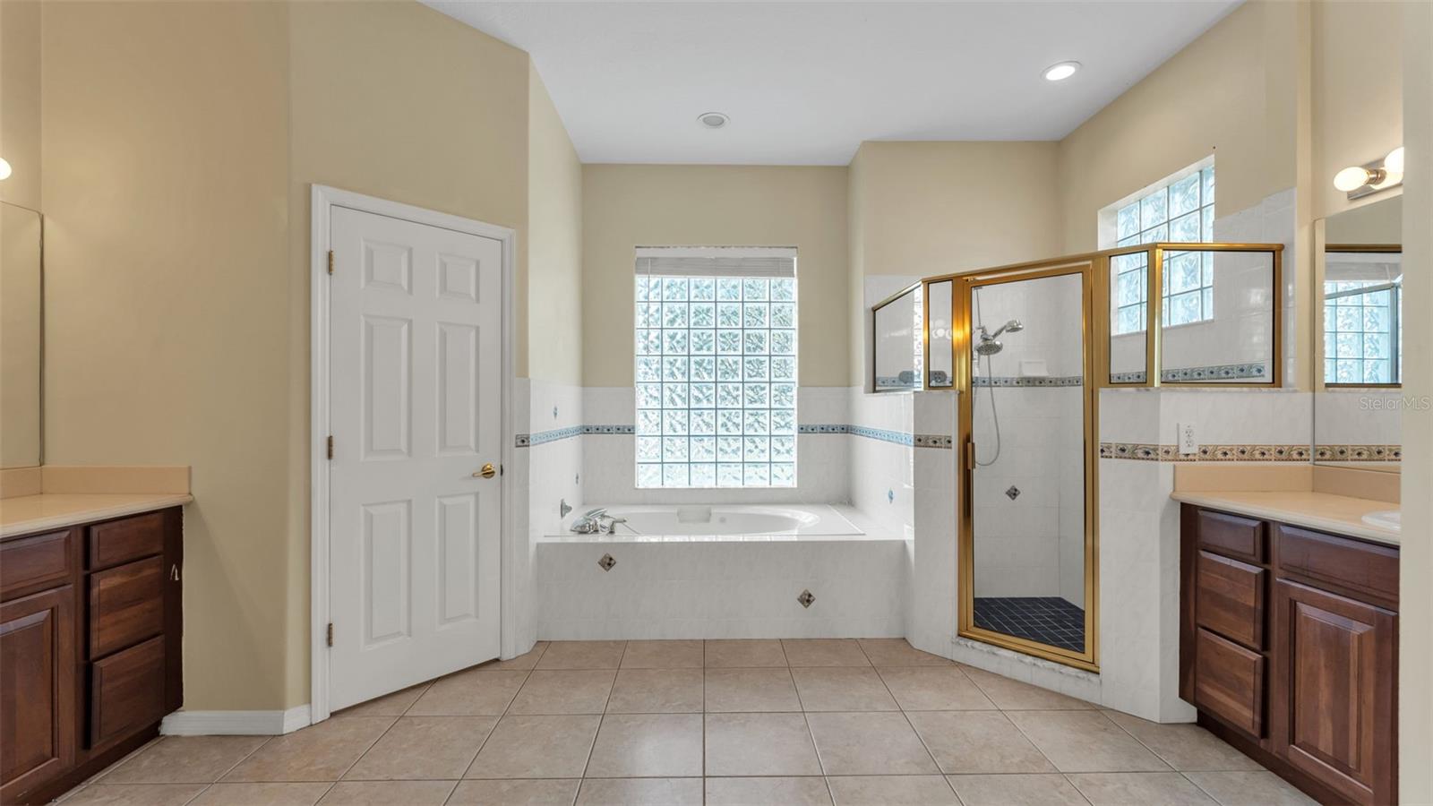 Image 26 of 61 For 2664 Country Club Road N