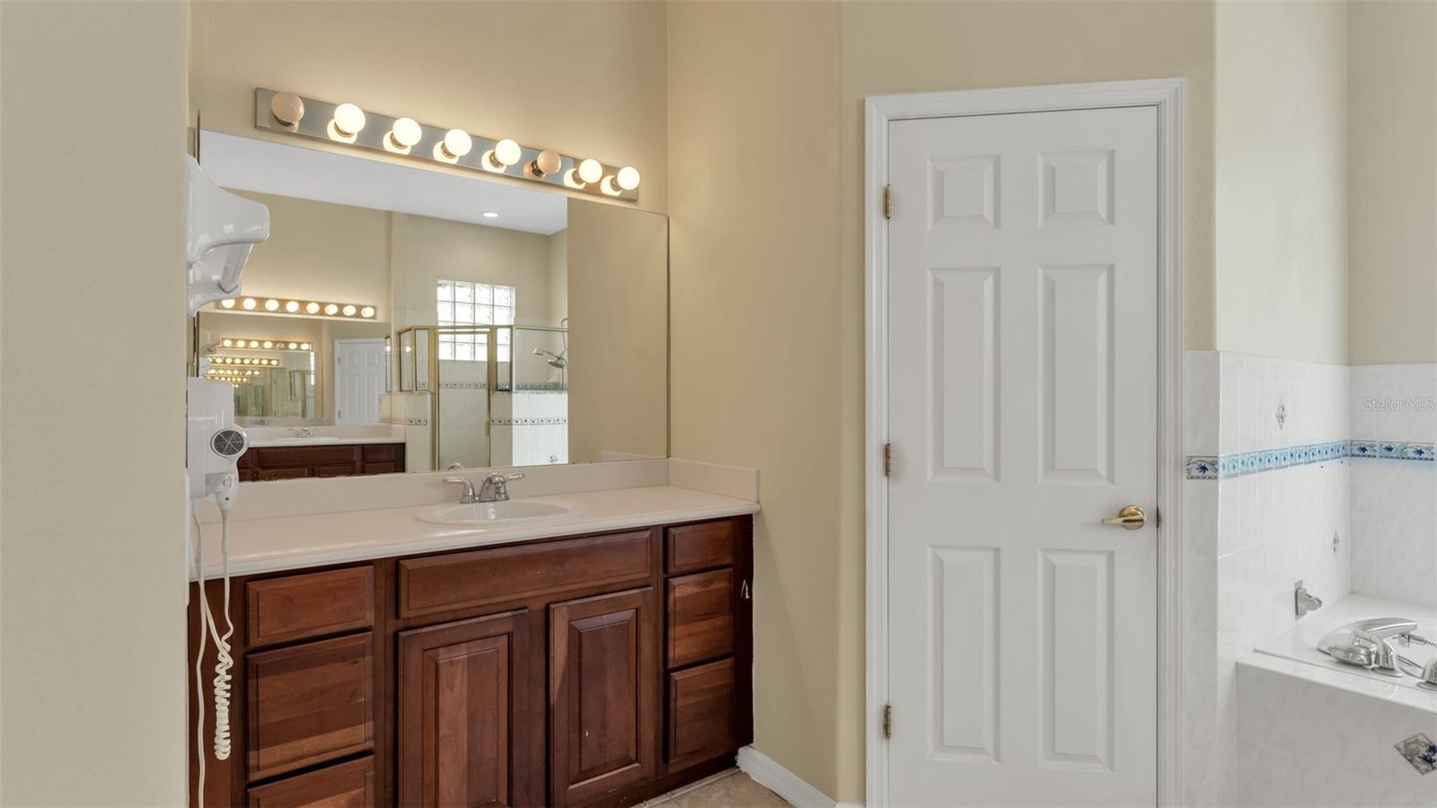 Image 30 of 61 For 2664 Country Club Road N