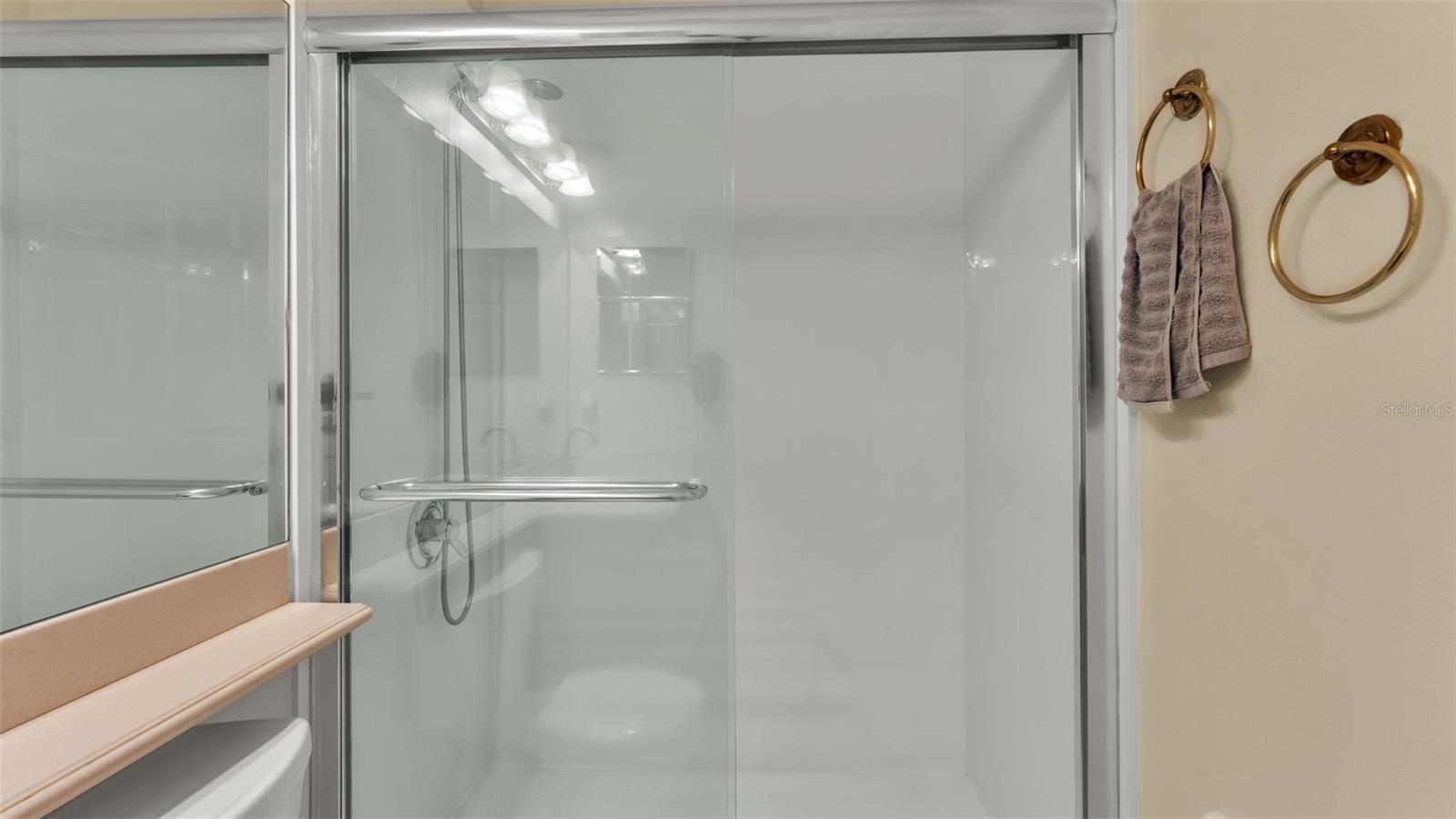 Image 43 of 61 For 2664 Country Club Road N