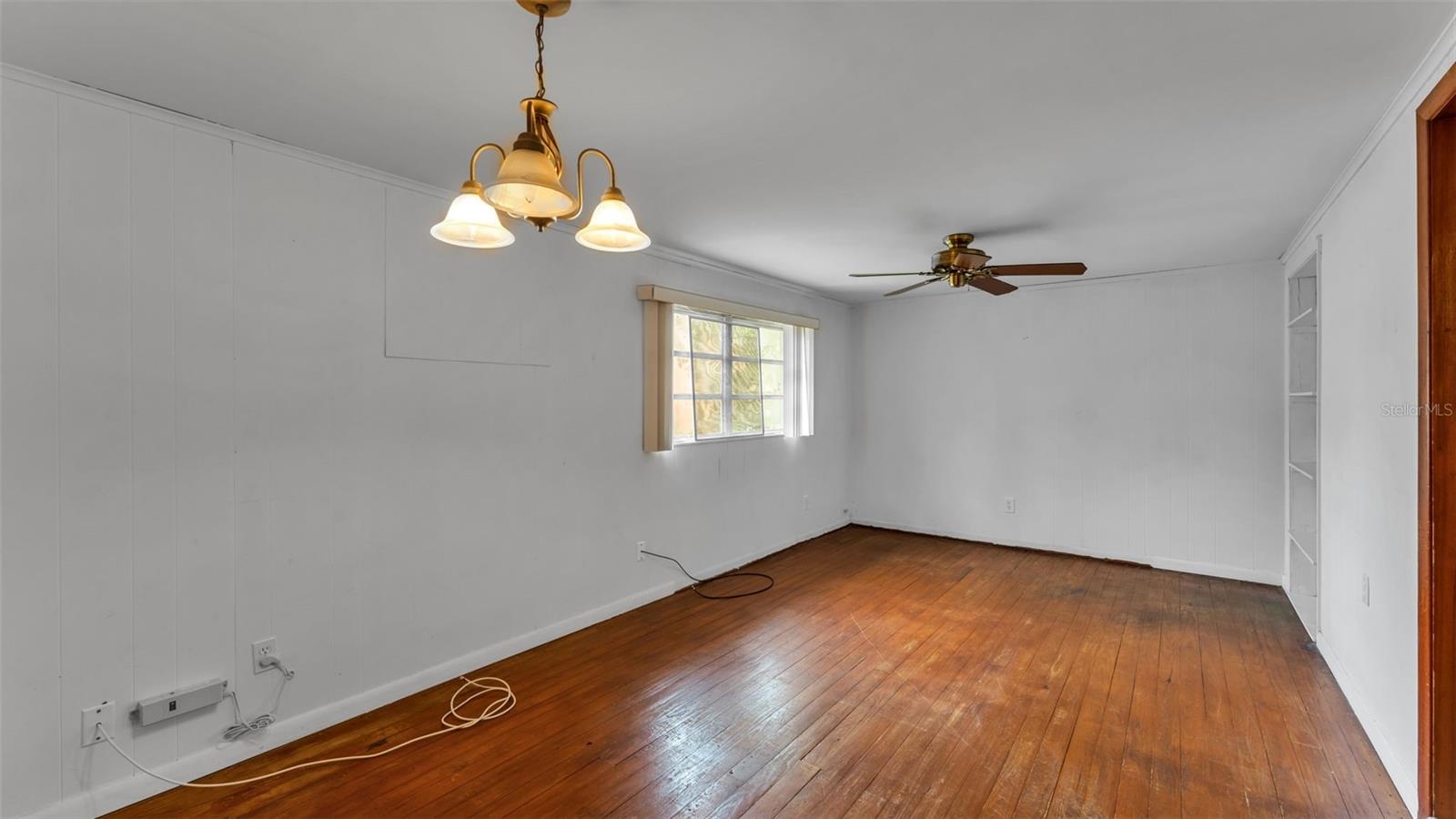 Image 15 of 38 For 635 Valencia Court